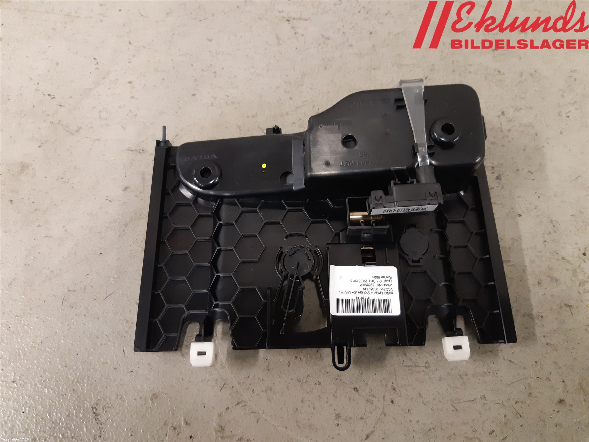 Volvo XC90/RECHARGE 16- Instrumentbräda Förvaringsfack