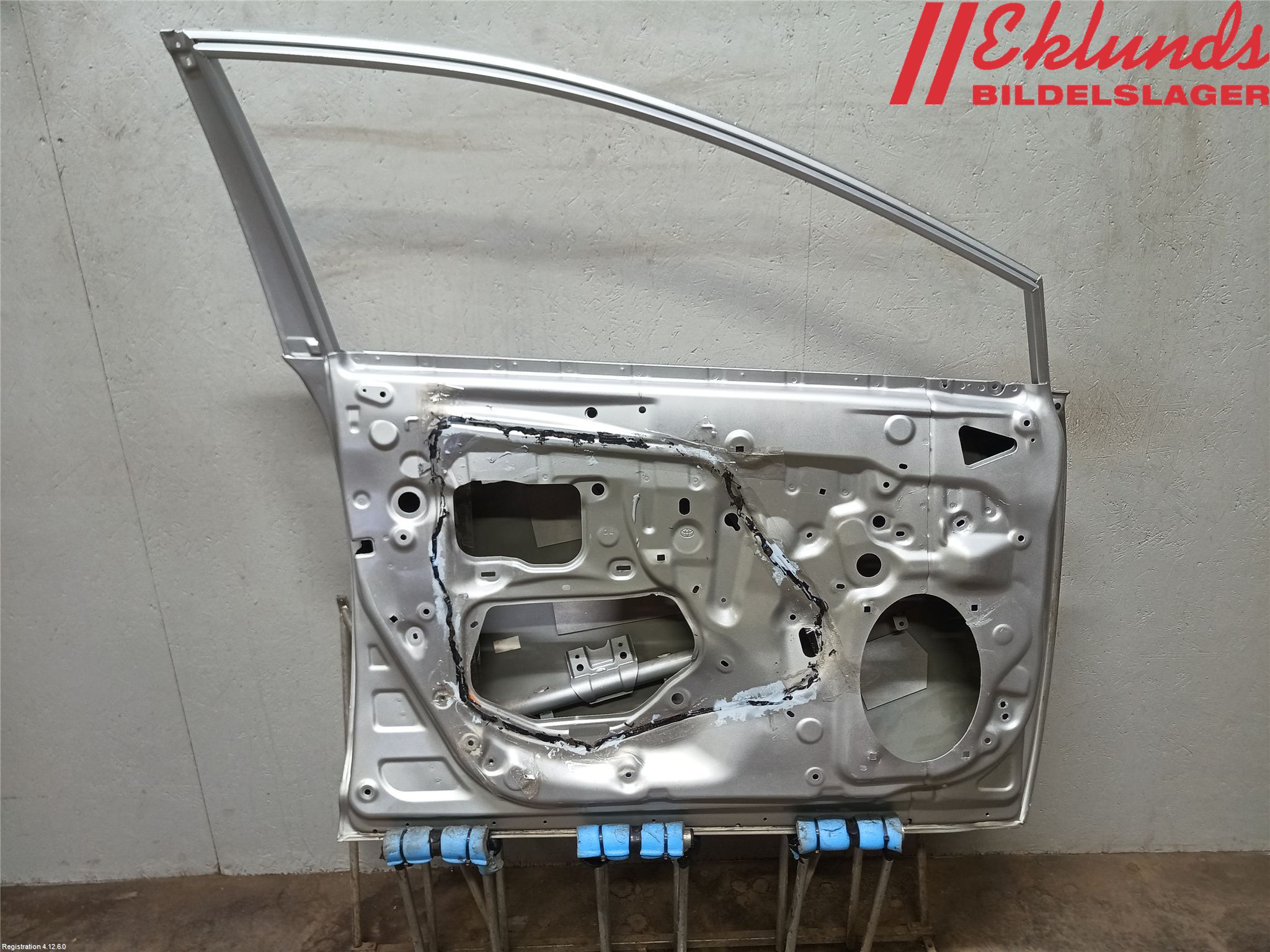 Toyota AVENSIS 09-15 Dörr Fram Vänster