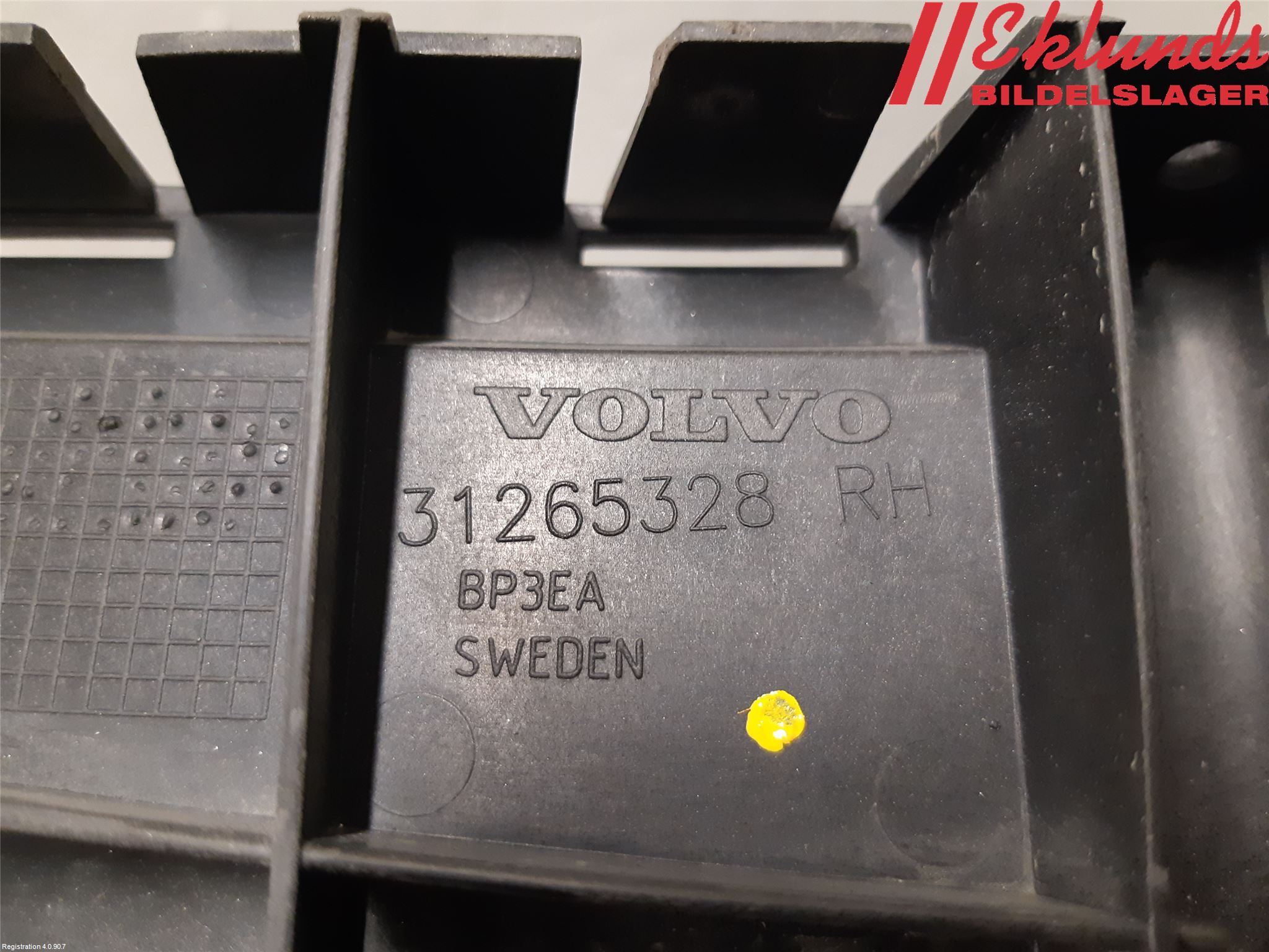 Volvo V70 08-13 Stötfångarfäste Bak Hö