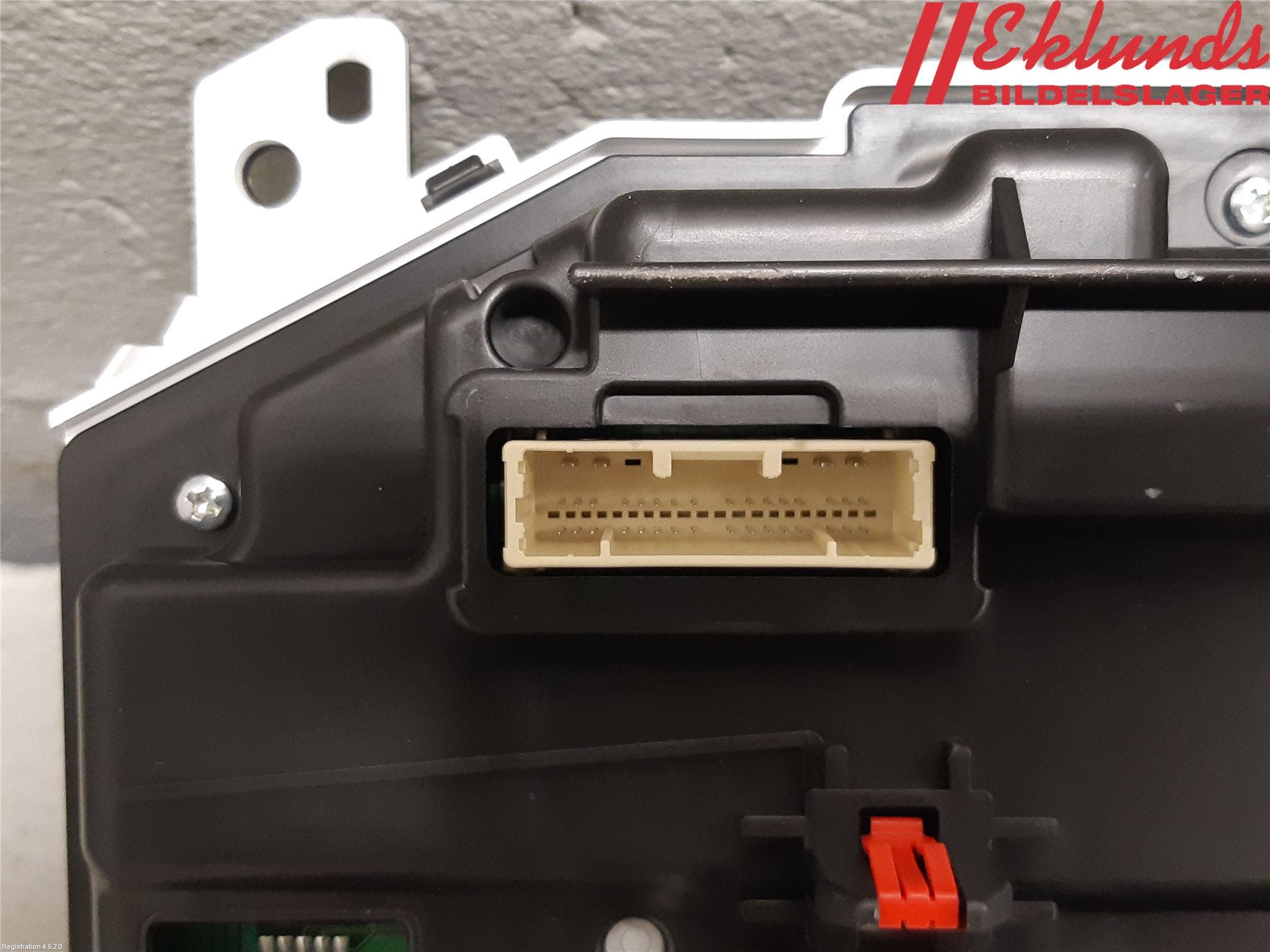 Toyota YARIS XP21 20- Instrument Komb