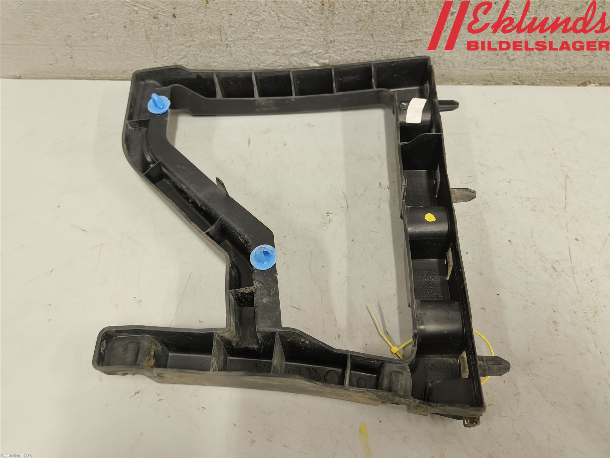 Peugeot PARTNER/E-PARTNER 19- Stötfångarfäste Bak Vä