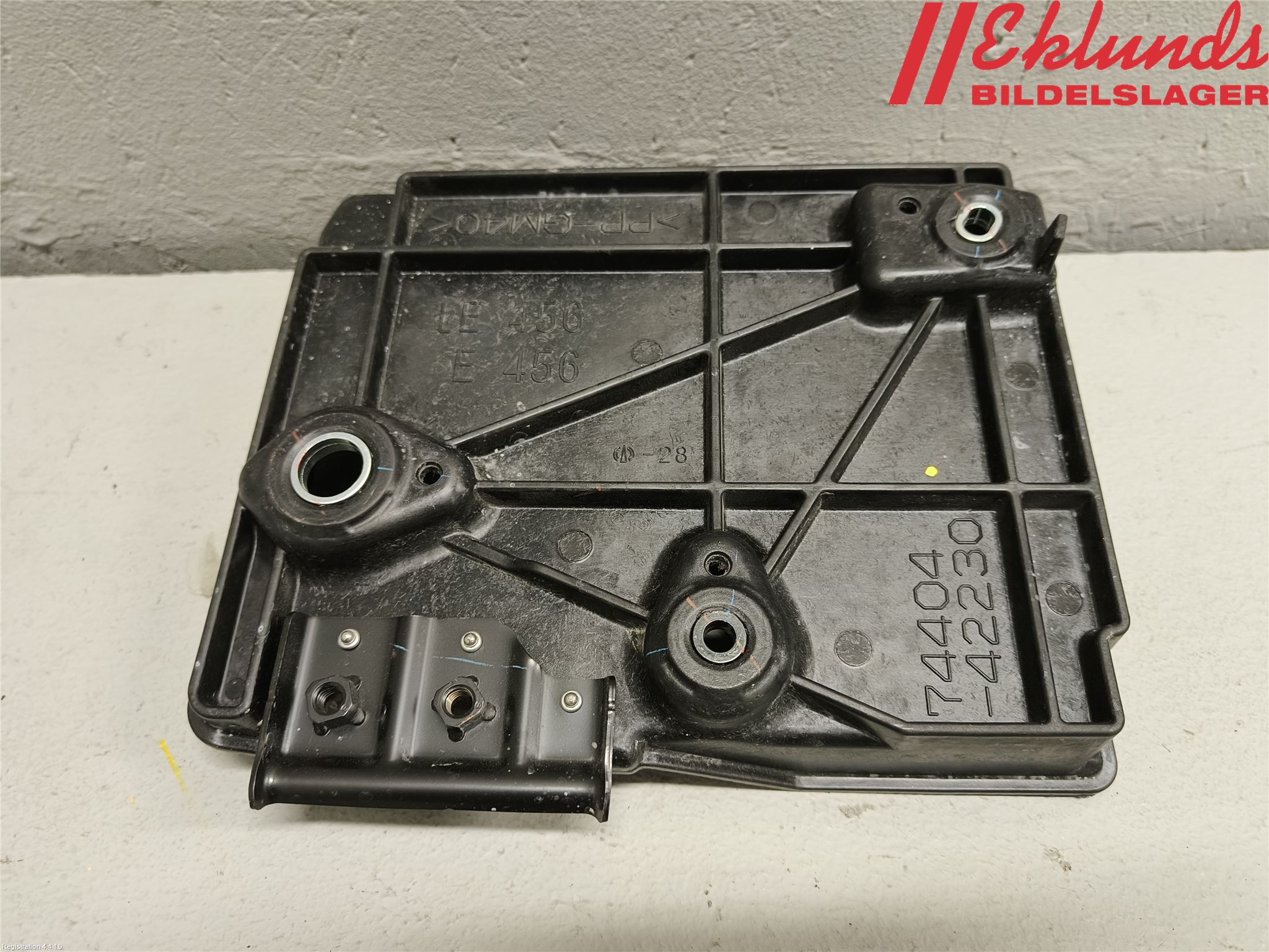 Toyota bZ4X EA10 22- Batterilåda-Fäste-Hållare