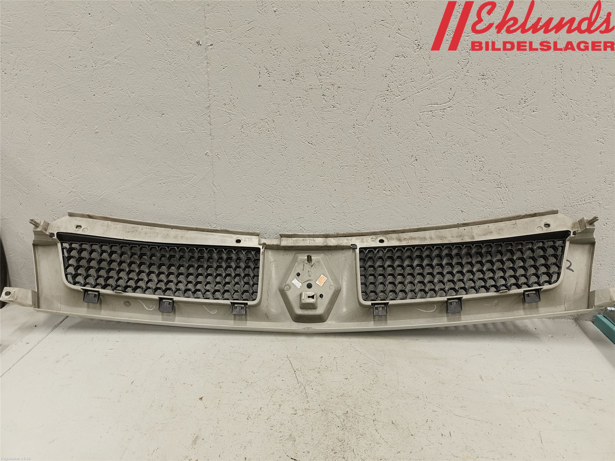 Renault MASTER III  04-10 Grilldel Mitt