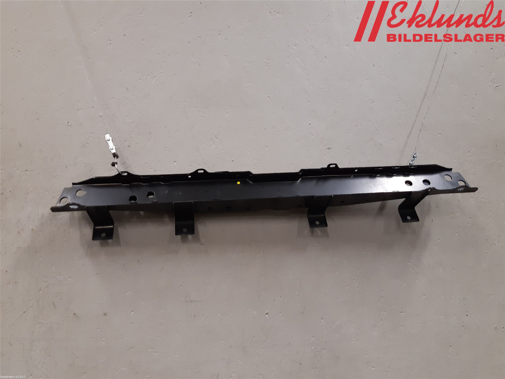 Nissan X-TRAIL 14-21 Front Huvlåsplåt-Balk