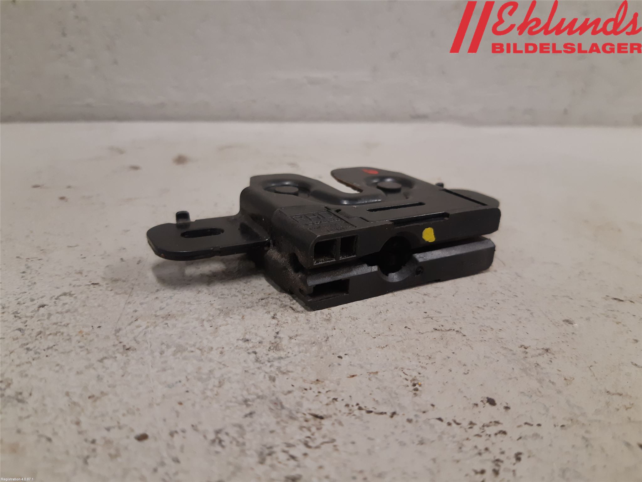 Volvo XC70 14-16 Huvlås