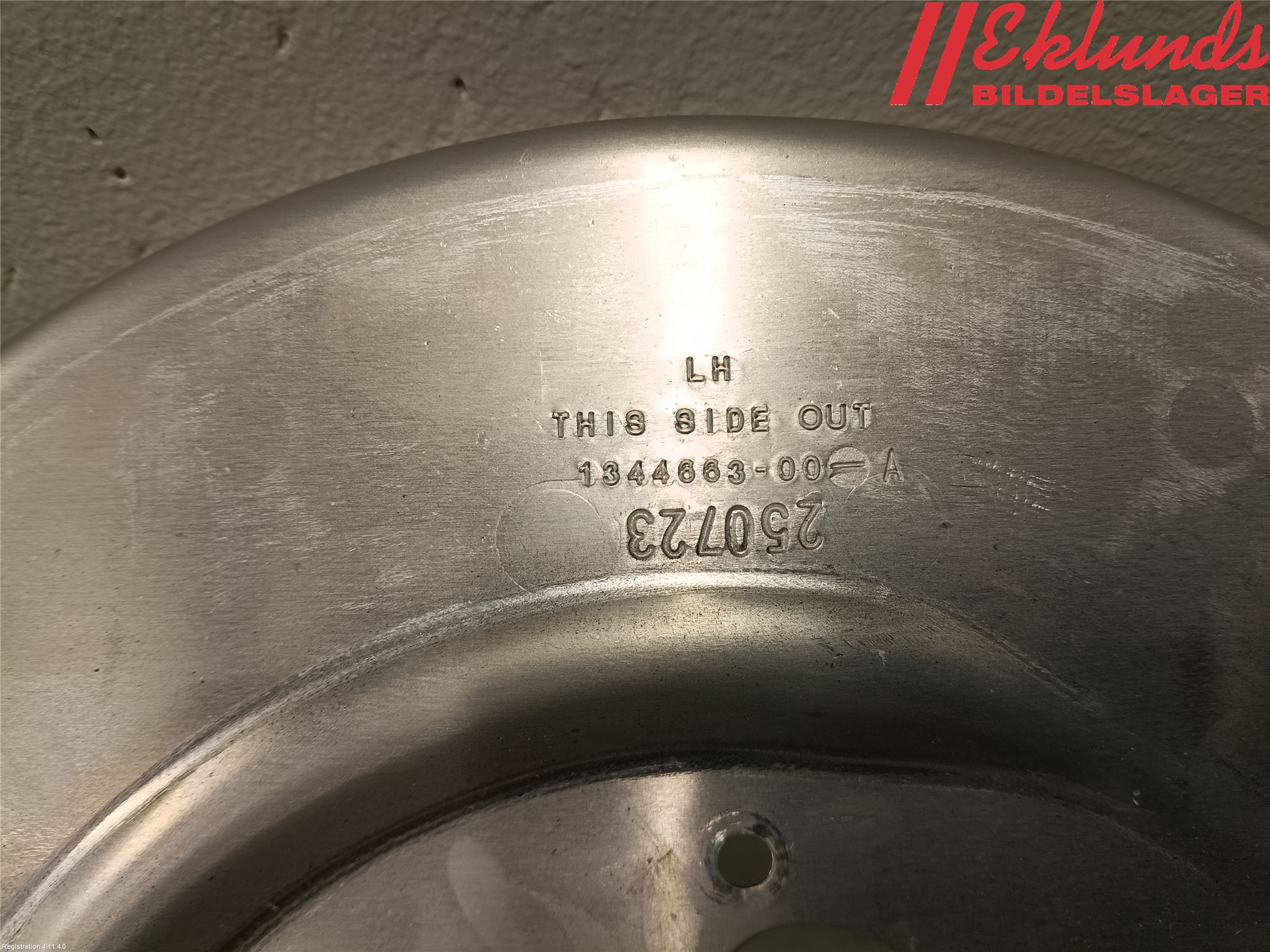 Tesla MODEL Y 21- Bromssköld Bak