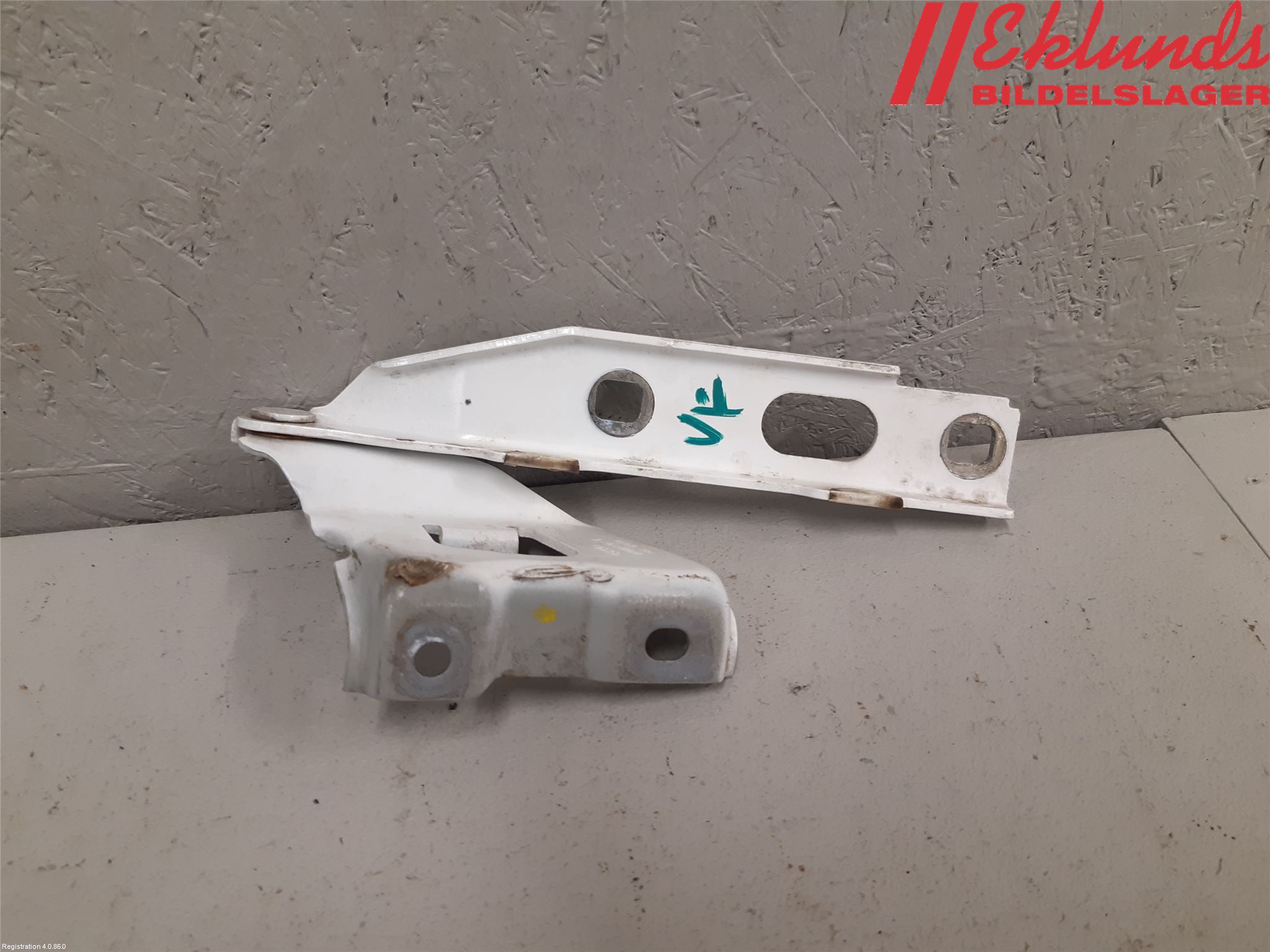 Audi A5 07-16 Huvgångjärn