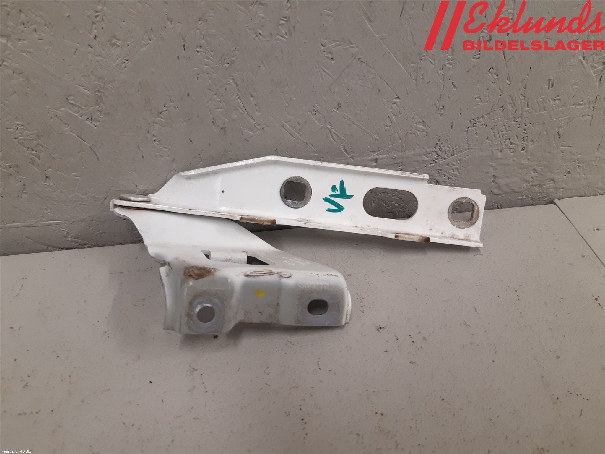 Audi A5 07-16 Huvgångjärn