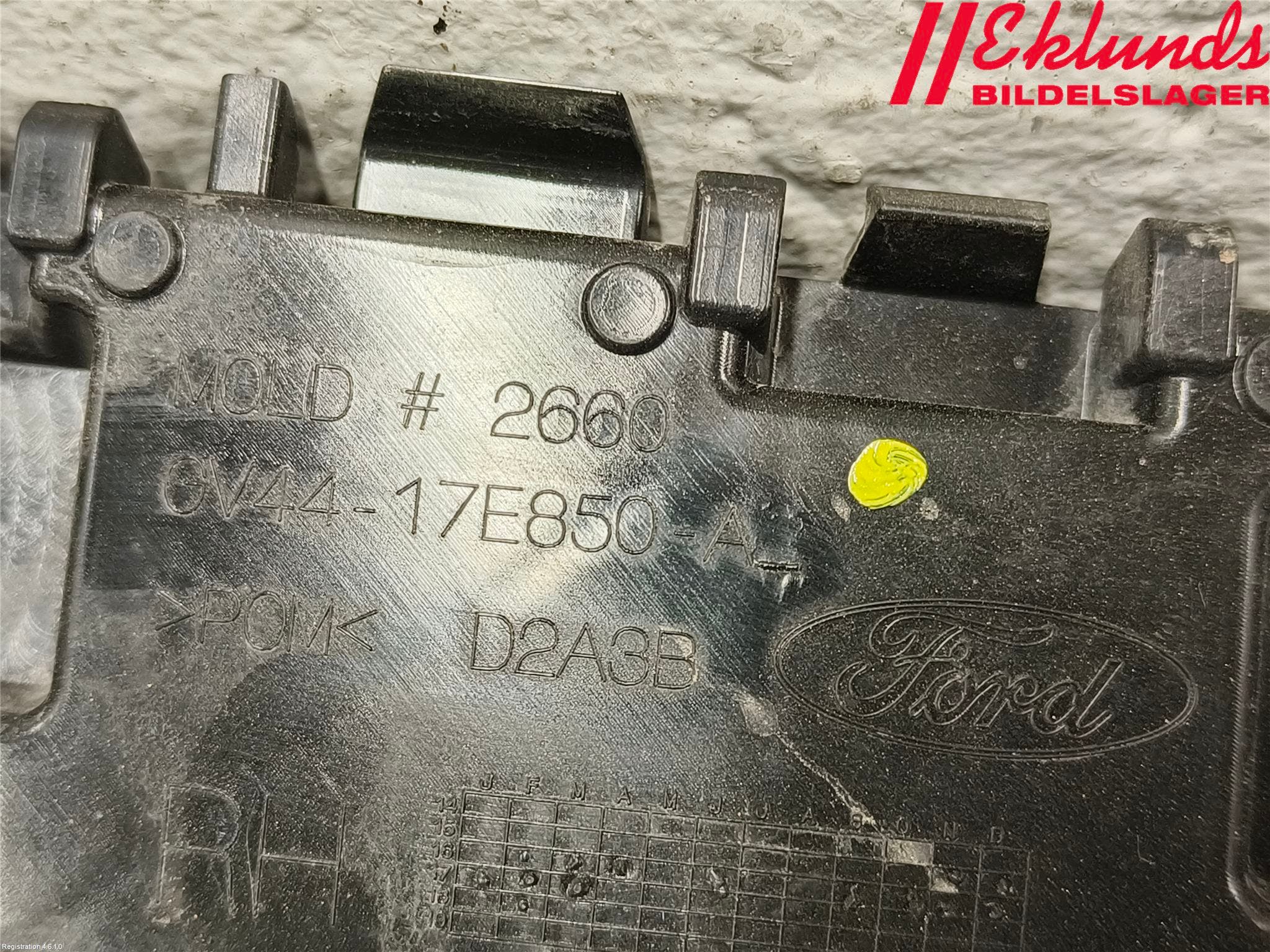 Ford KUGA 17-19 Stötfångarfäste Bak Hö