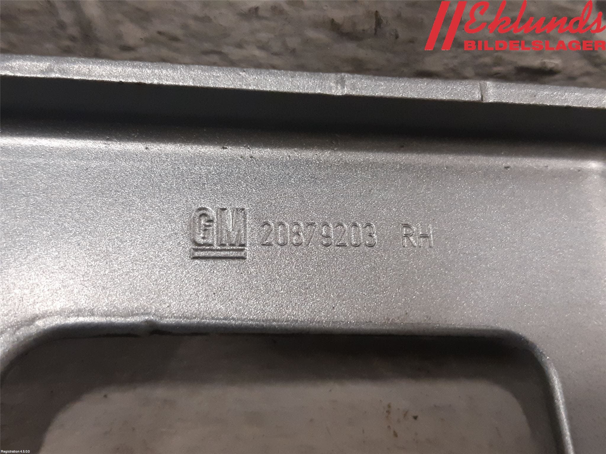 Opel ASTRA J 10-15 Huvgångjärn