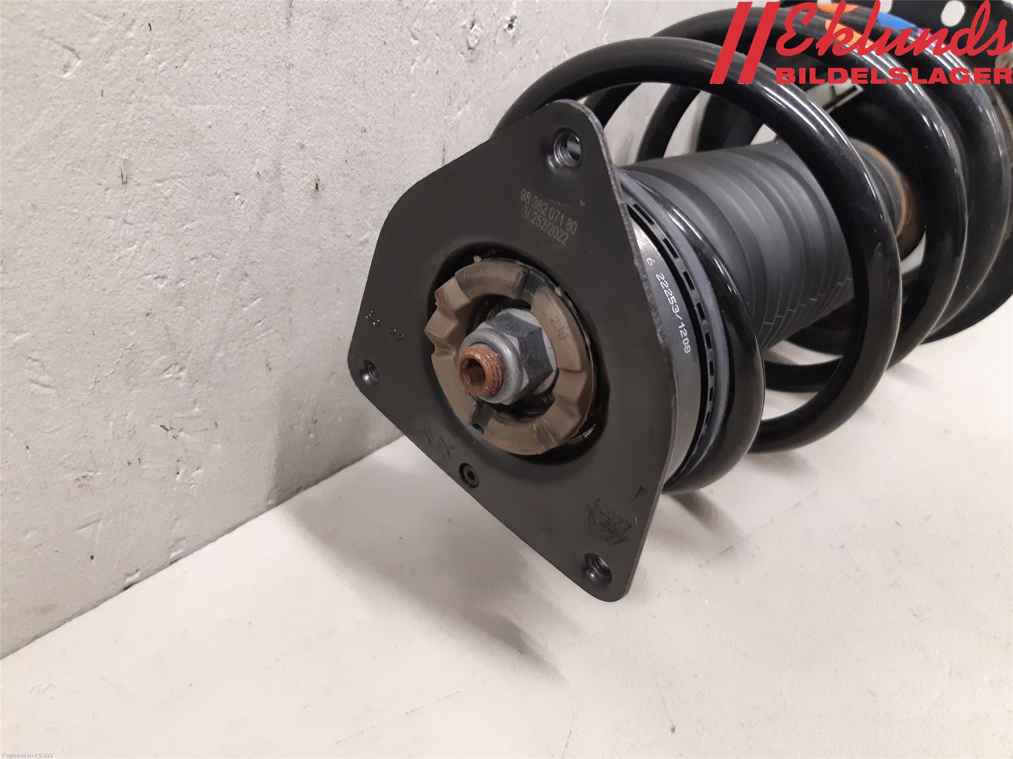 Peugeot 2008/E-2008 20- Fjäderben Fram Vänster