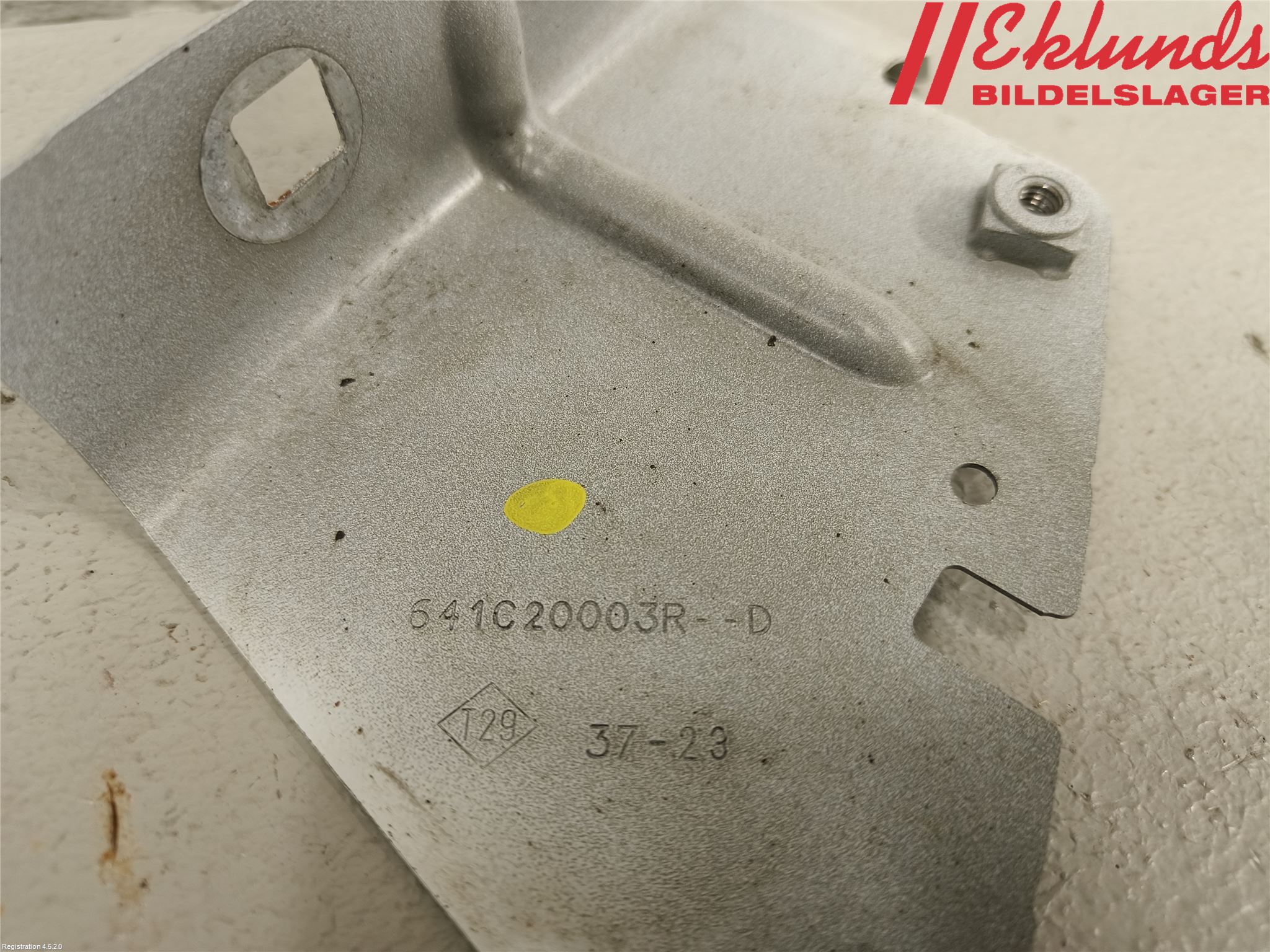 Renault MASTER III 20-24 Skärmfäste Fram Hö