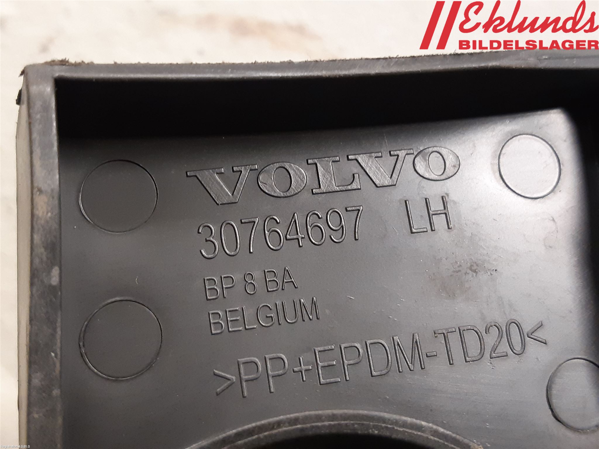 Volvo XC60 09-13 Stötfångarfäste Bak Vä