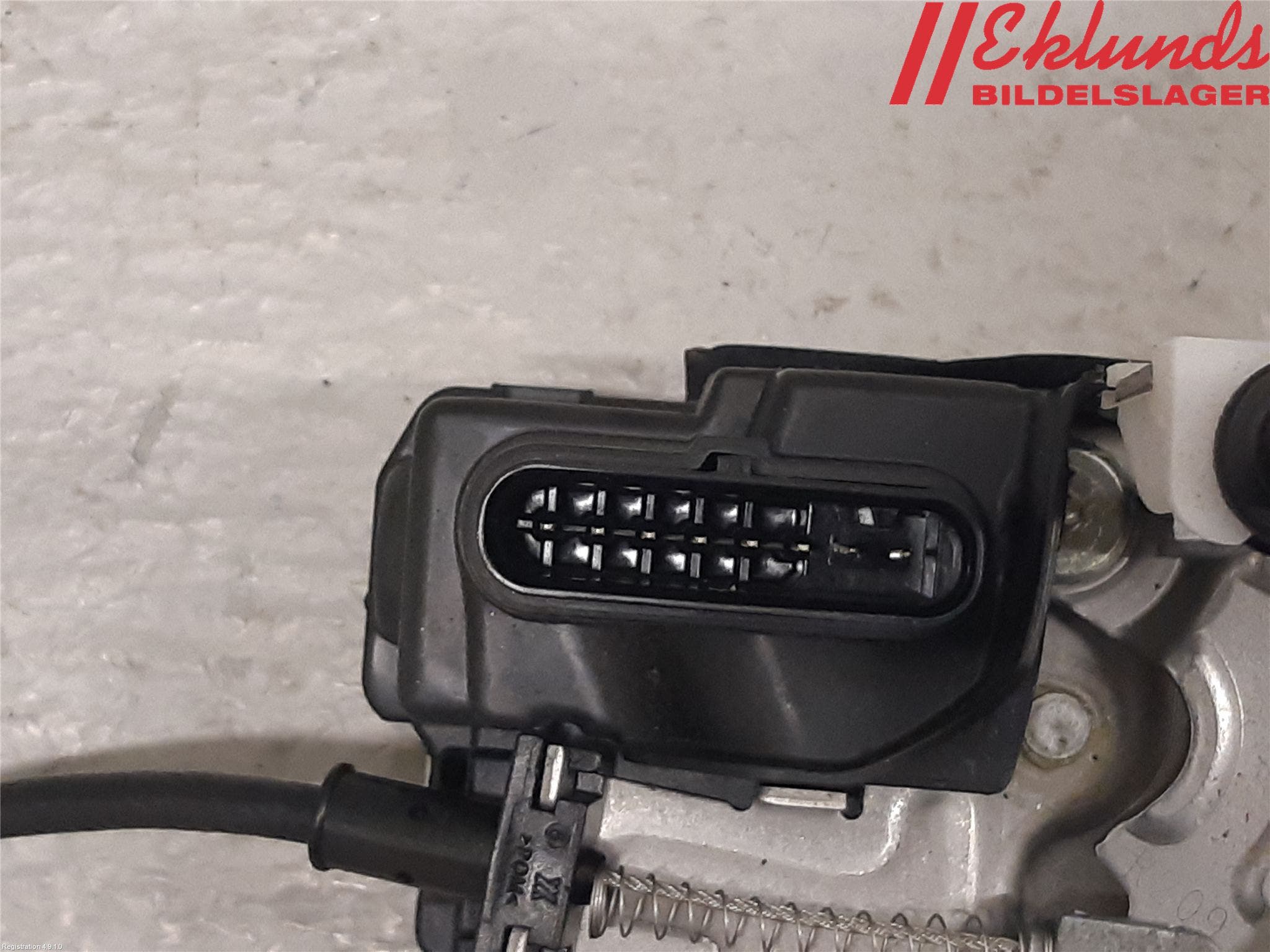 Volvo XC40/RECHARGE 18- Låskista-Dörrlås