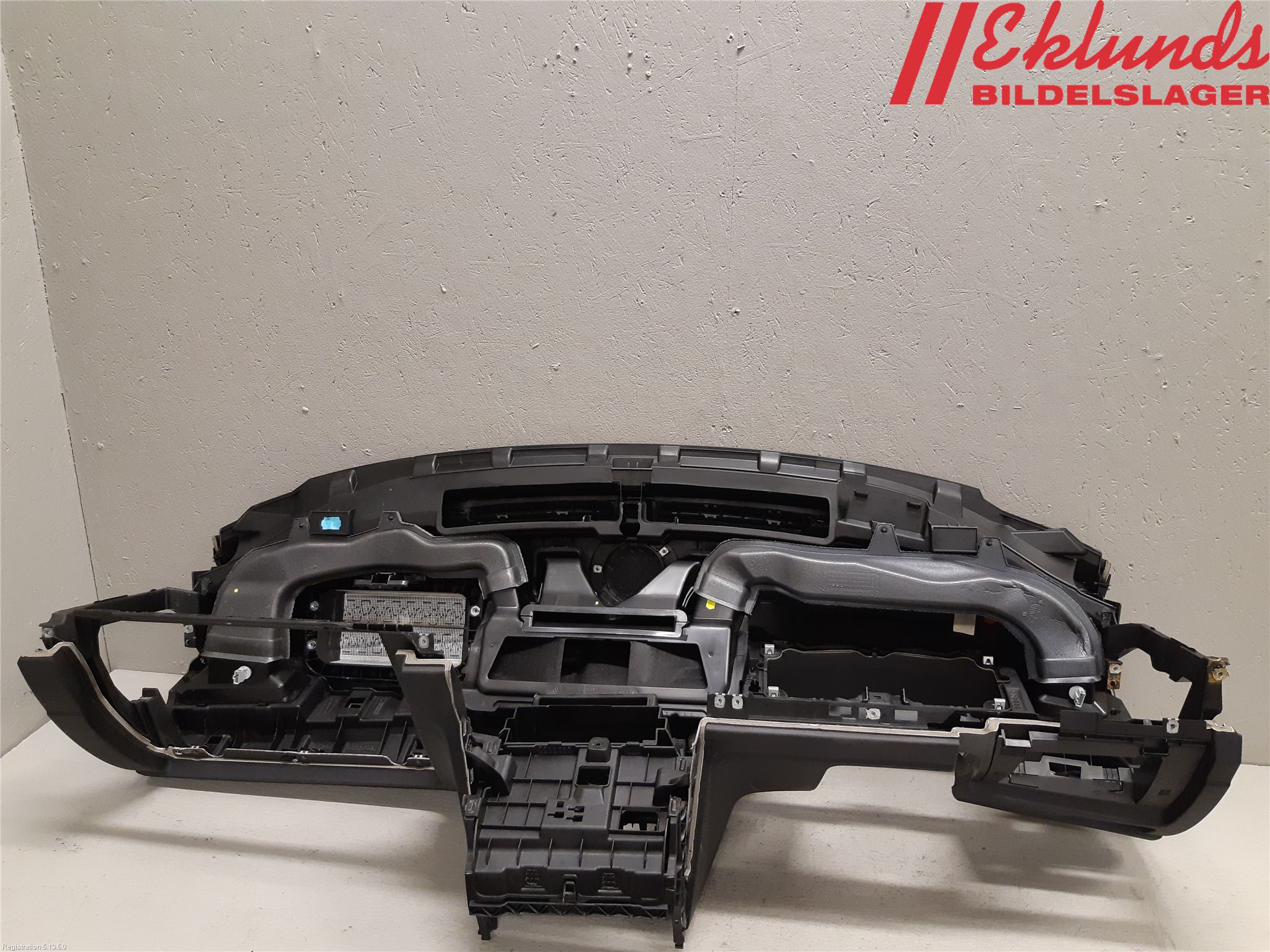 Volkswagen VW PASSAT 15-19 Instrumentbräda