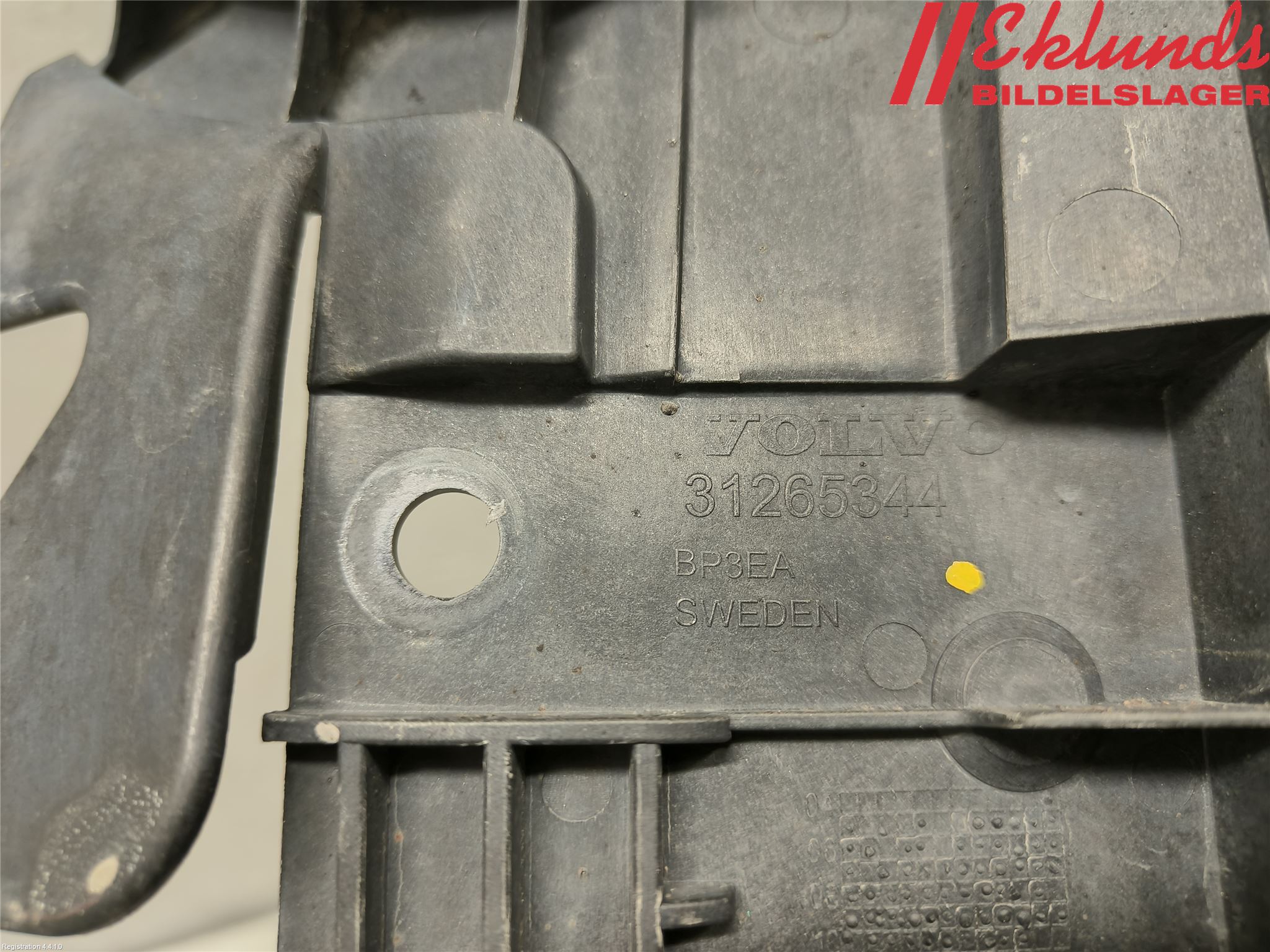 Volvo V70 08-13 Stötfångarfäste Fram Vä