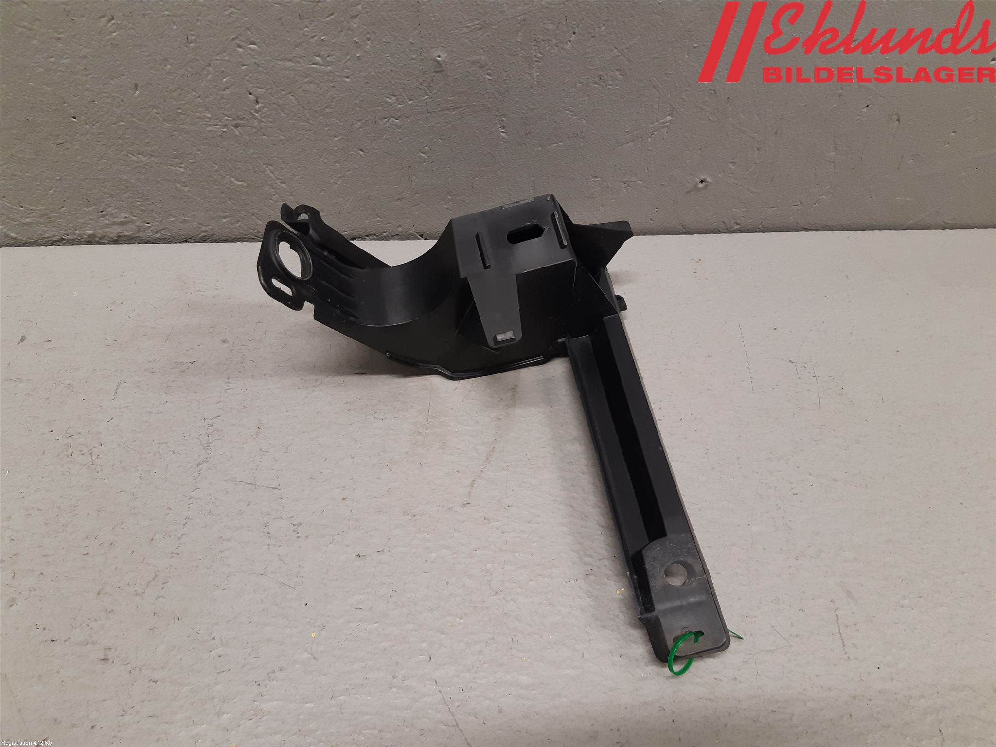 Saab 9-3 VER2/VER3 08-15 Stötfångarfäste Bak Hö