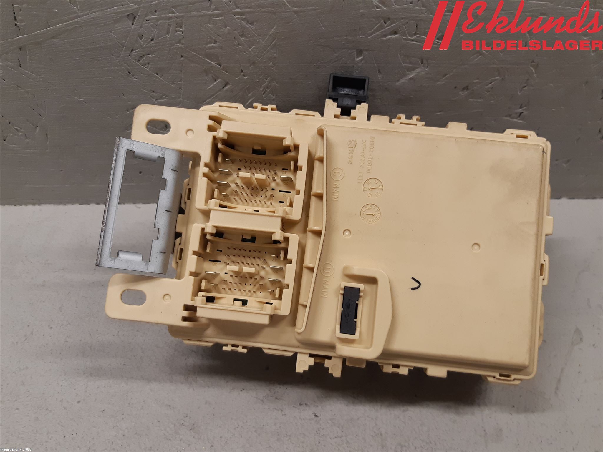 Kia STONIC 18->> Säkringsdosa-Elcentral