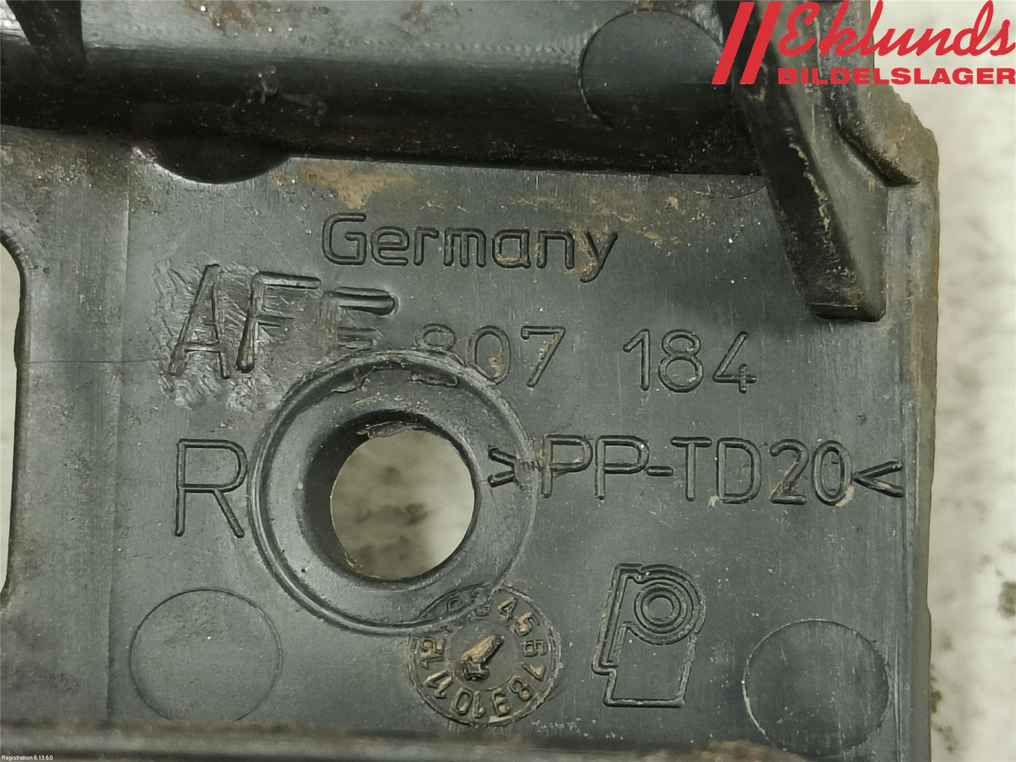 Volkswagen VW PASSAT 05-11 Stötfångarfäste Fram Hö