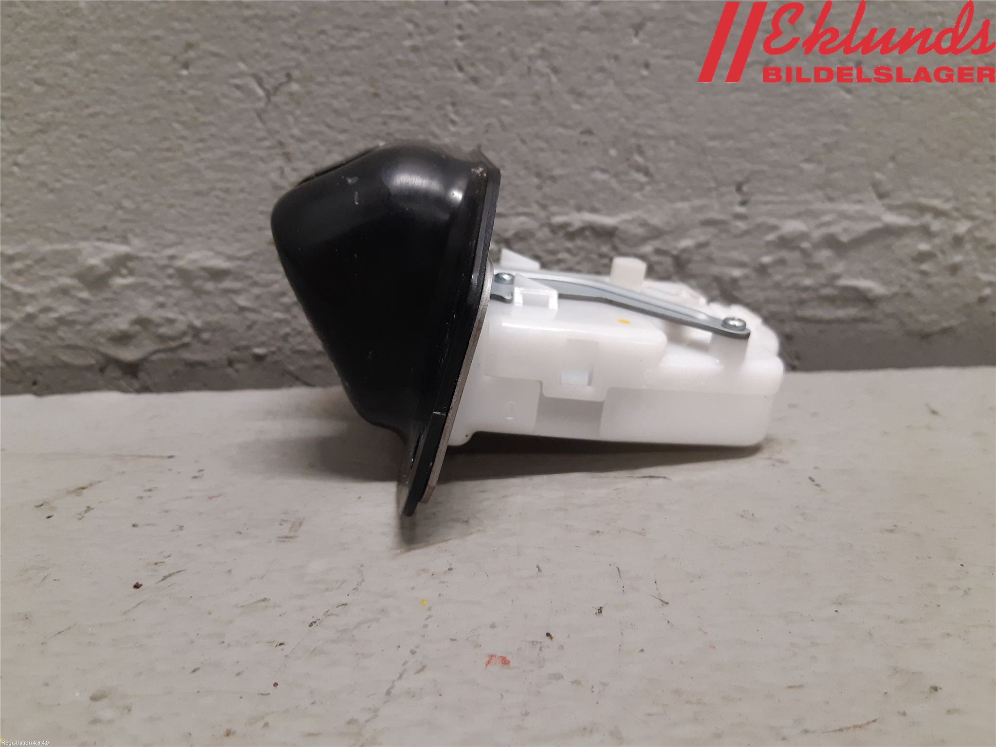 Nissan LEAF 11-17 Låskista Baklucka