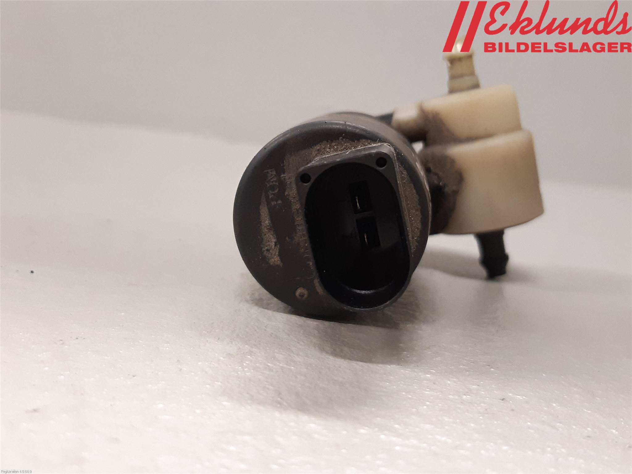 Volkswagen VW CADDY      04-10 Spolarpump Vindruta
