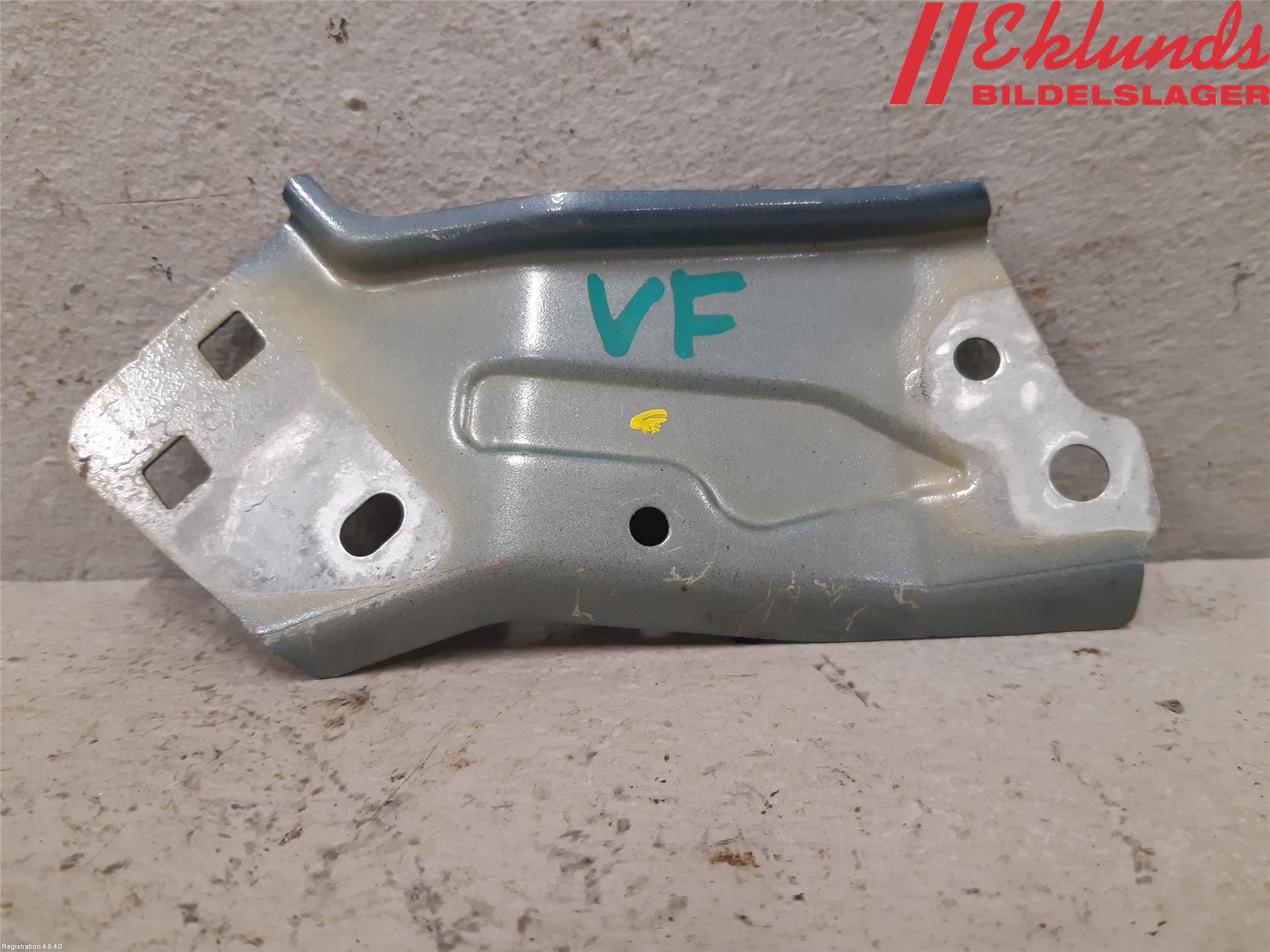 Fiat TIPO/CROSS 16- Skärmfäste Fram Vä