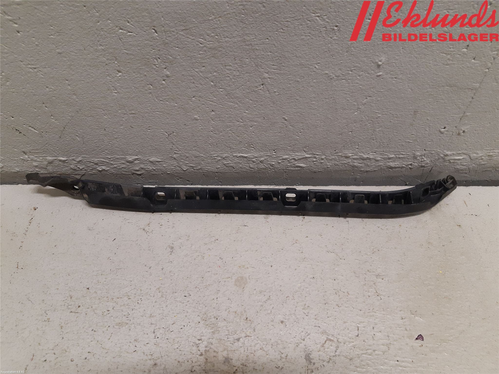 Mercedes-Benz MB E-KLASS (W212) 09-16 Stötfångarfäste Bak Vä