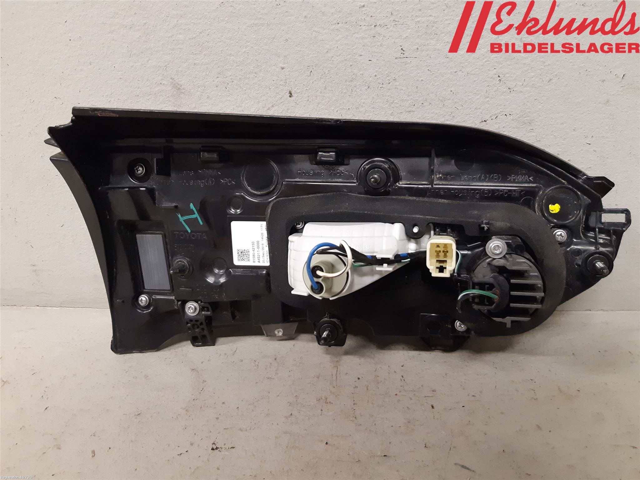 Toyota RAV4 19- Bakljus Lucka Hö