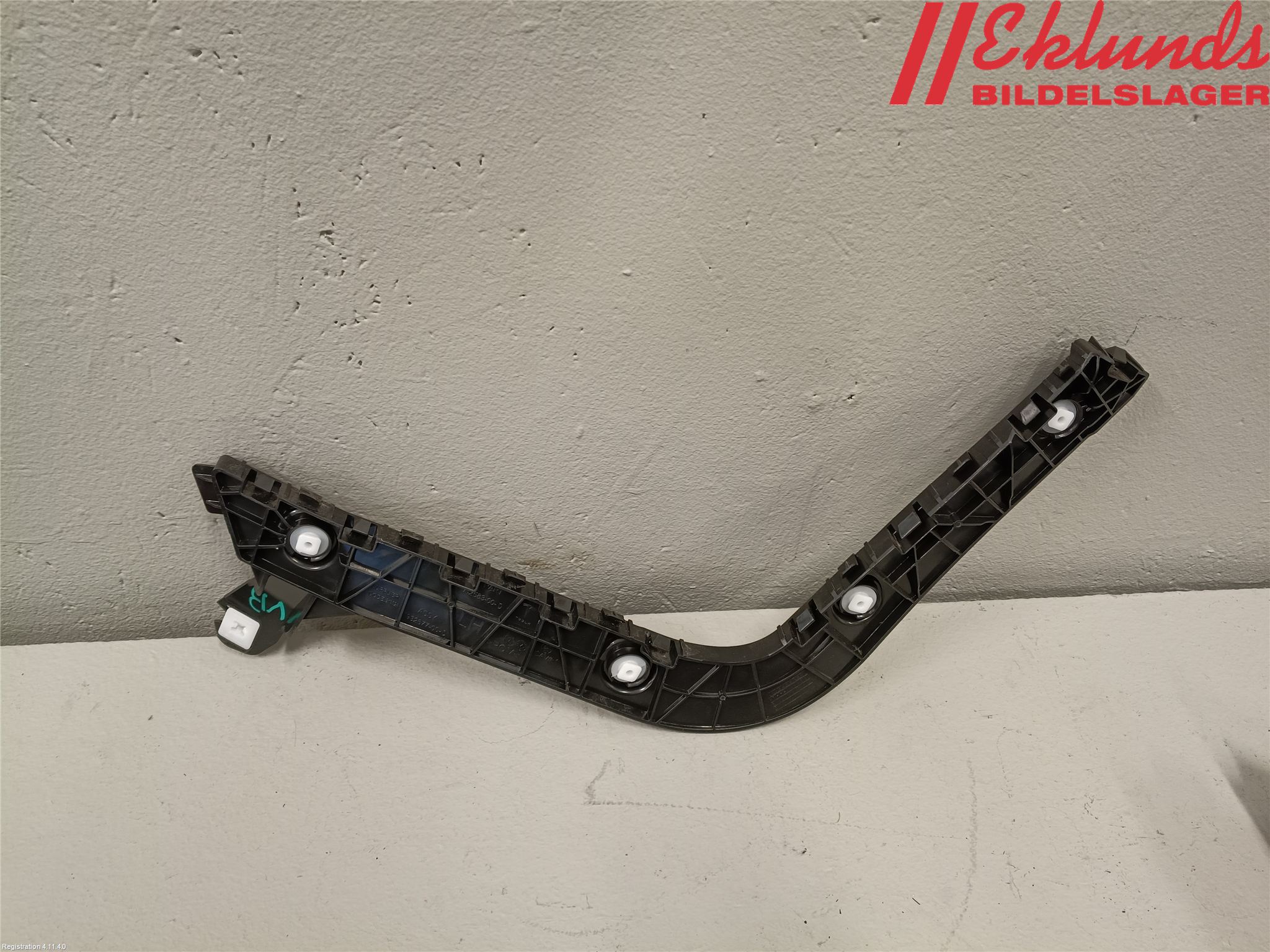 Tesla MODEL Y 21- Stötfångarfäste Bak Vä