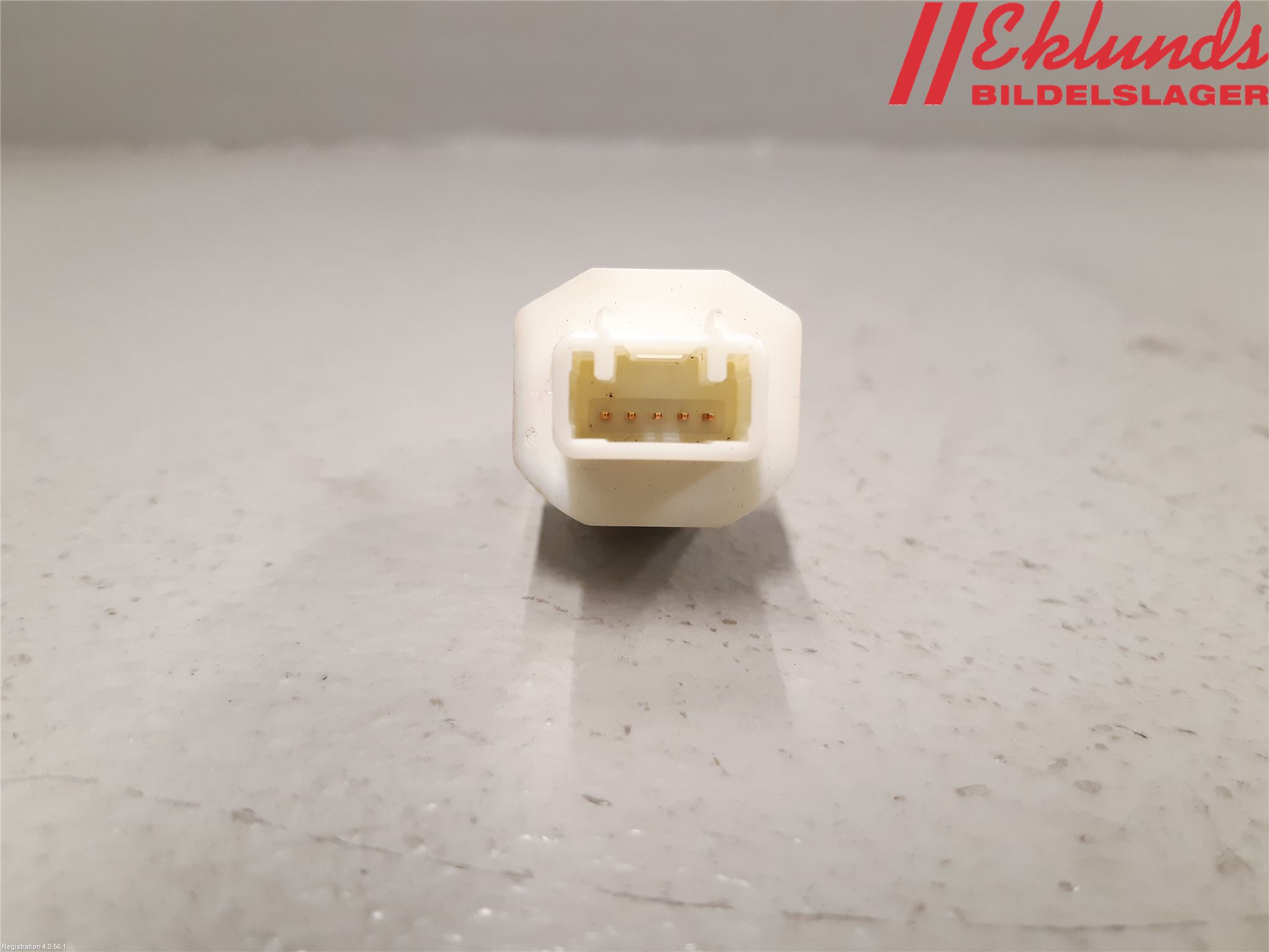 Toyota RAV4 13-18 Bromsljuskontakt