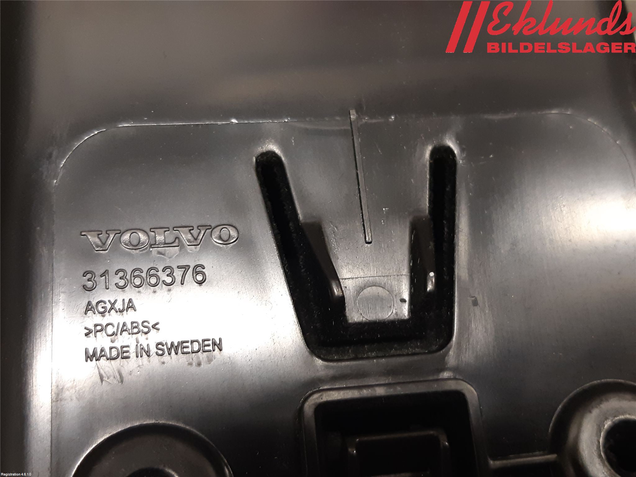 Volvo XC90/RECHARGE 16- Instrumentbräda Förvaringsfack