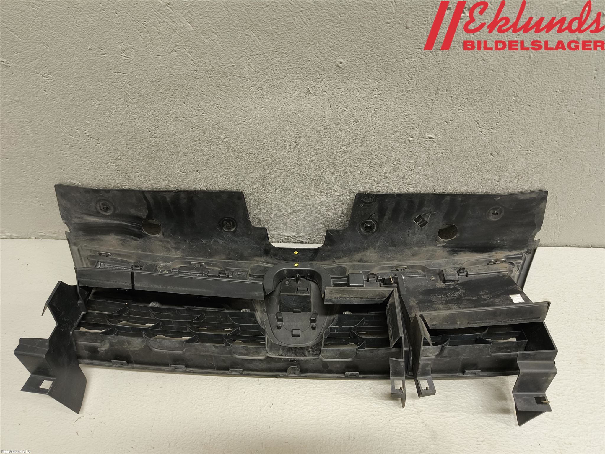 Dacia DUSTER 10-17 Grill Komp