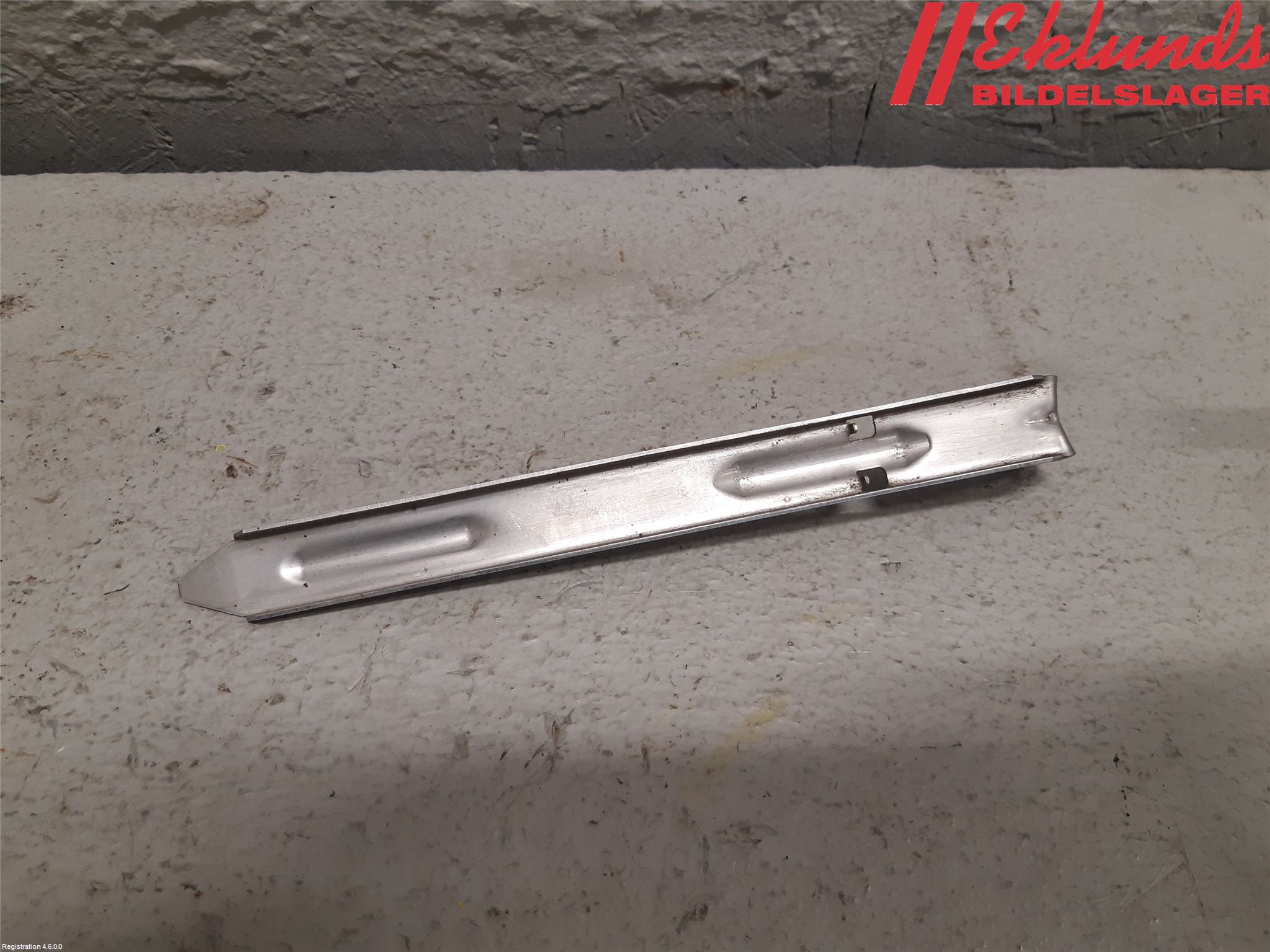 Volvo V70 08-13 Strålkast Fästsarg