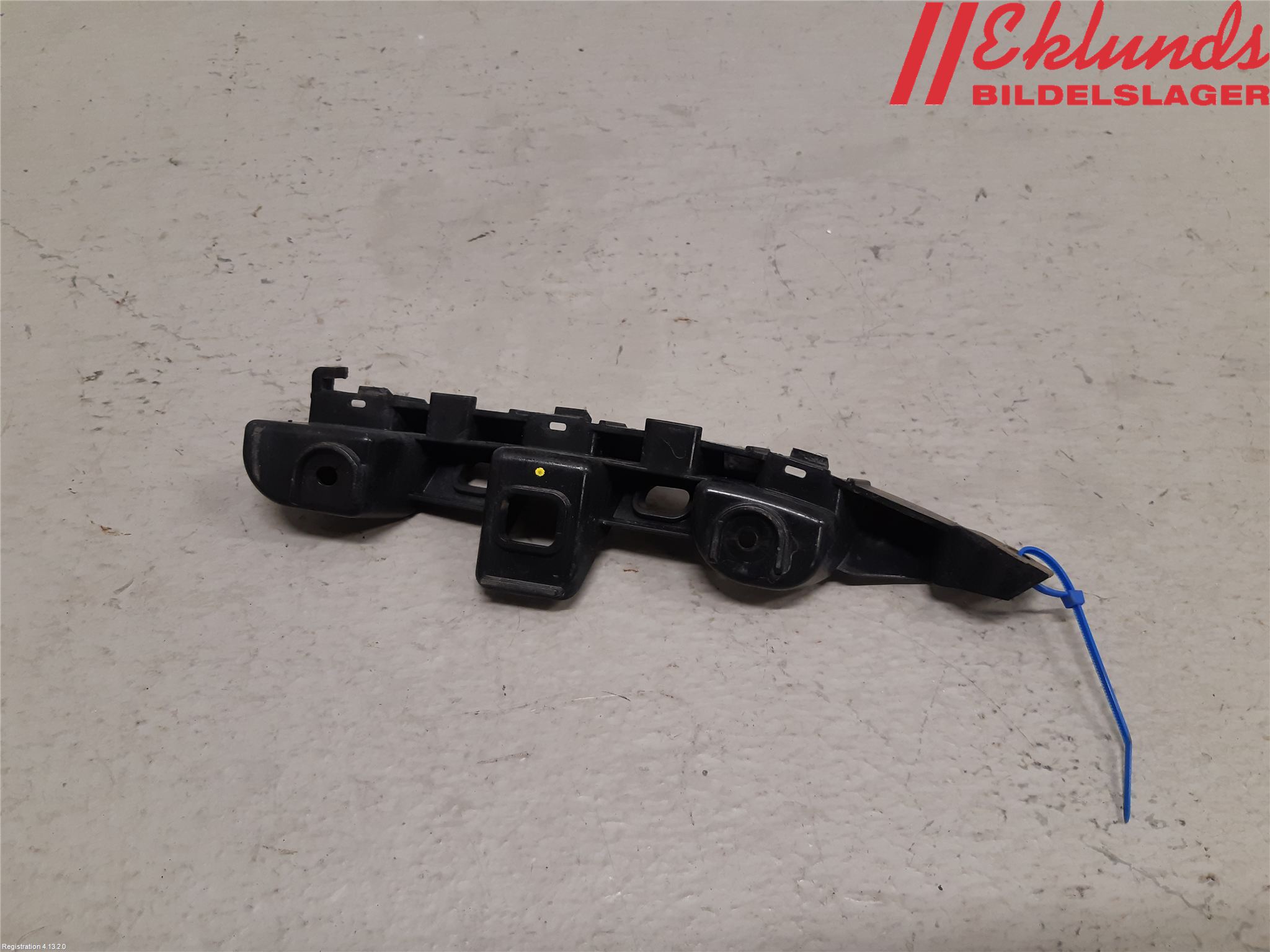 Volkswagen VW PASSAT 11-14 Stötfångarfäste Fram Hö