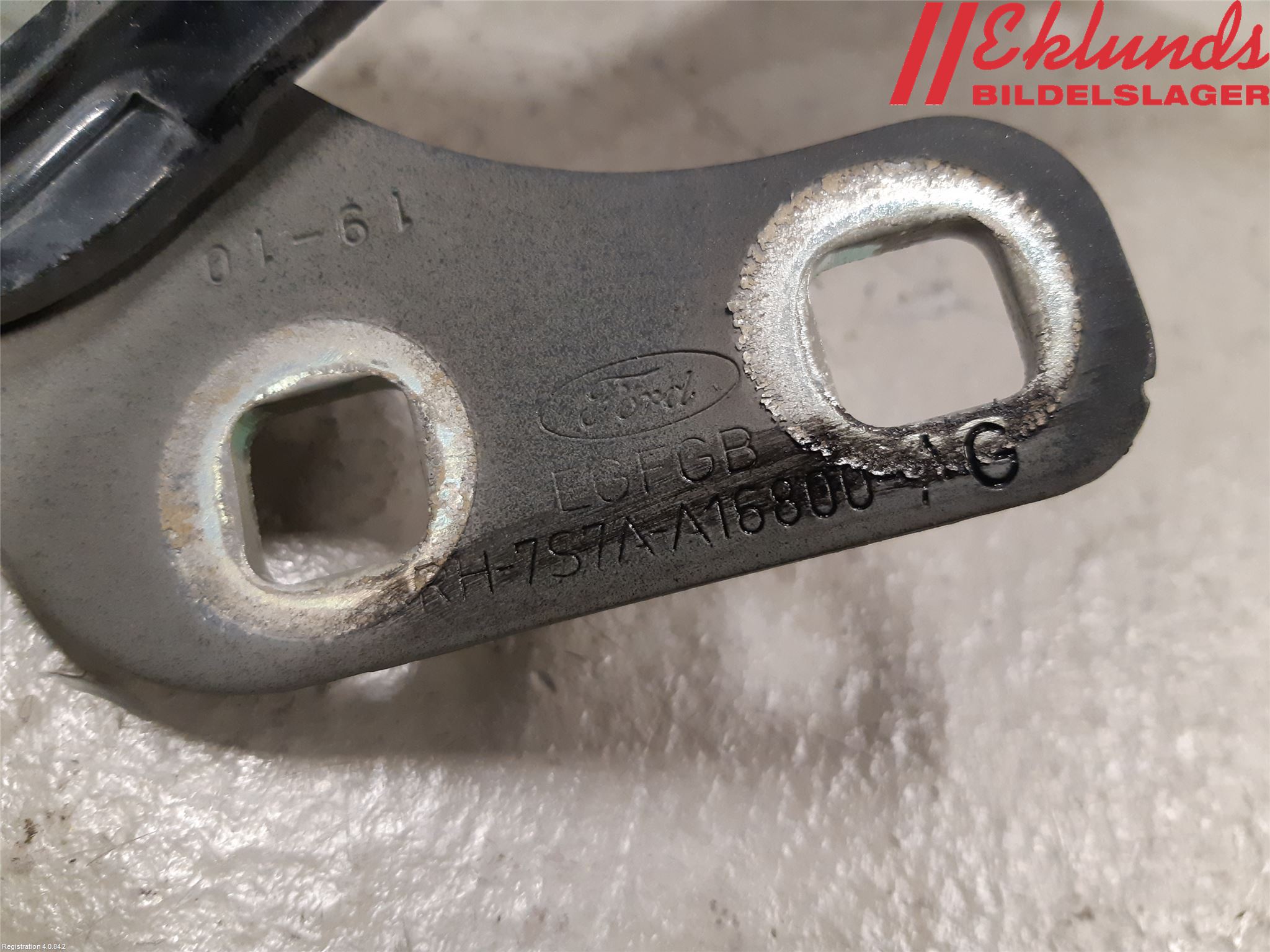 Ford MONDEO 07-15 Huvgångjärn