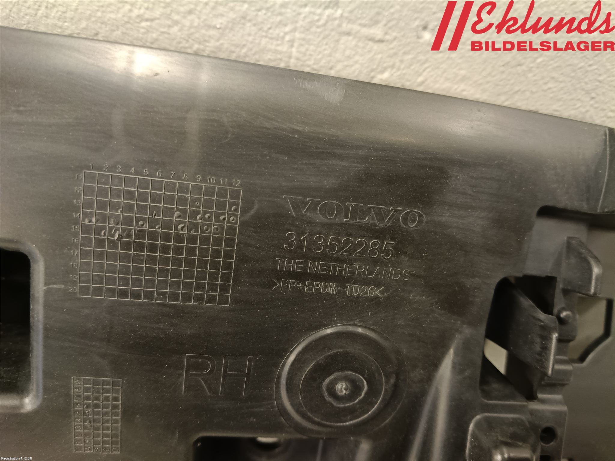 Volvo V60 14-18 Stötfångarfäste Bak Hö