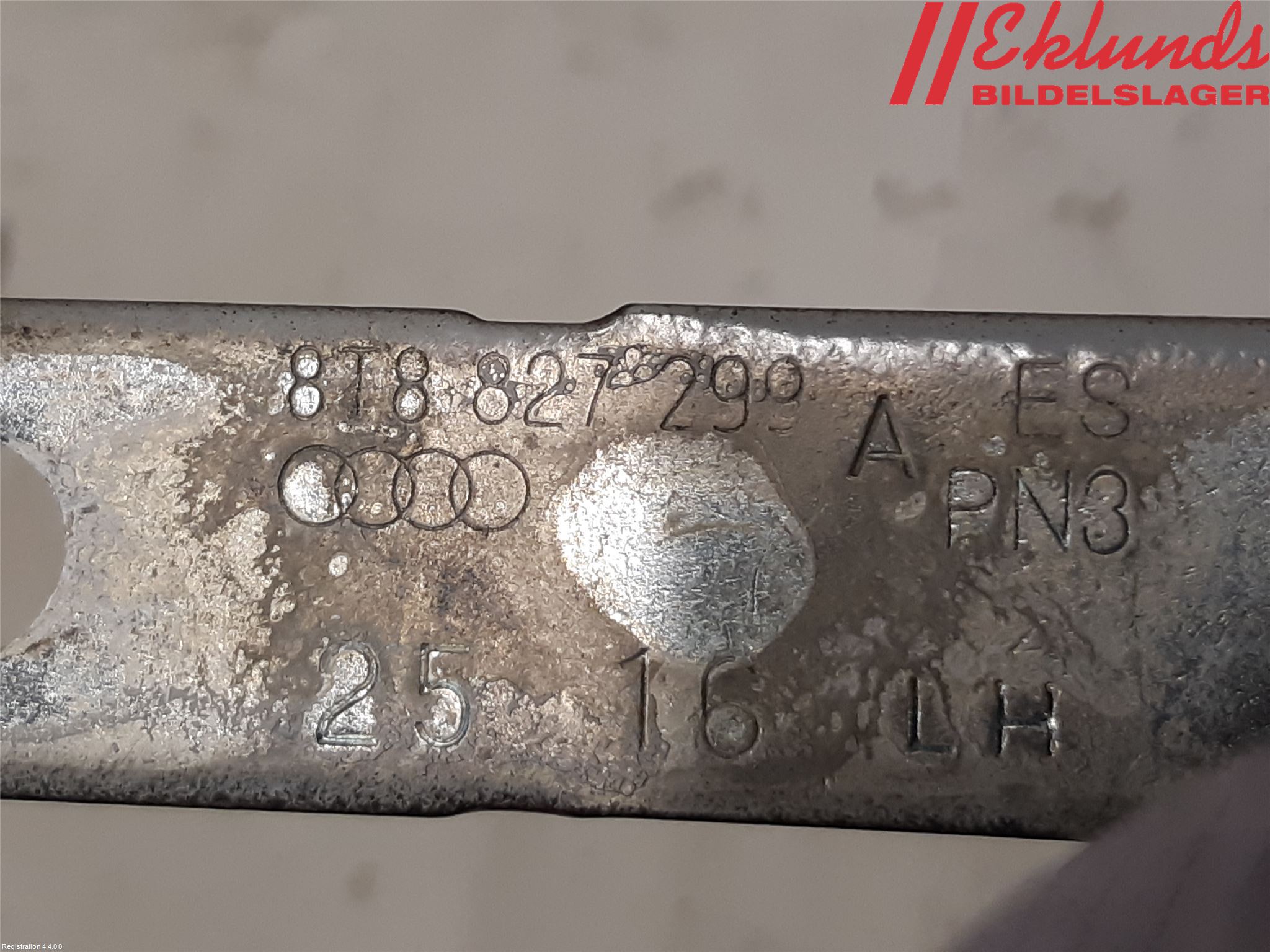 Audi A5 07-16 Bakluckegångjärn Vä