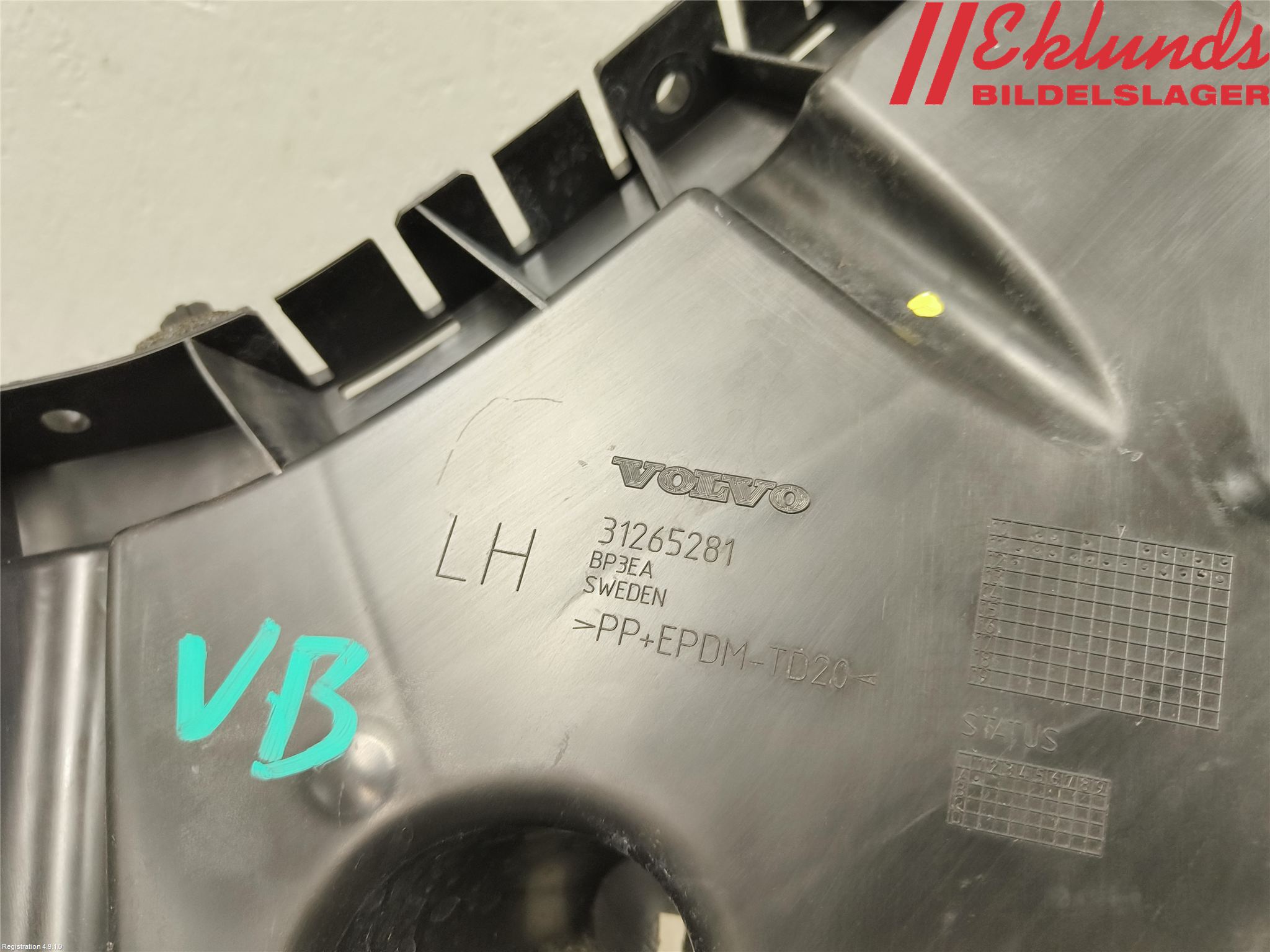 Volvo V60 11-13 Stötfångarfäste Bak Vä