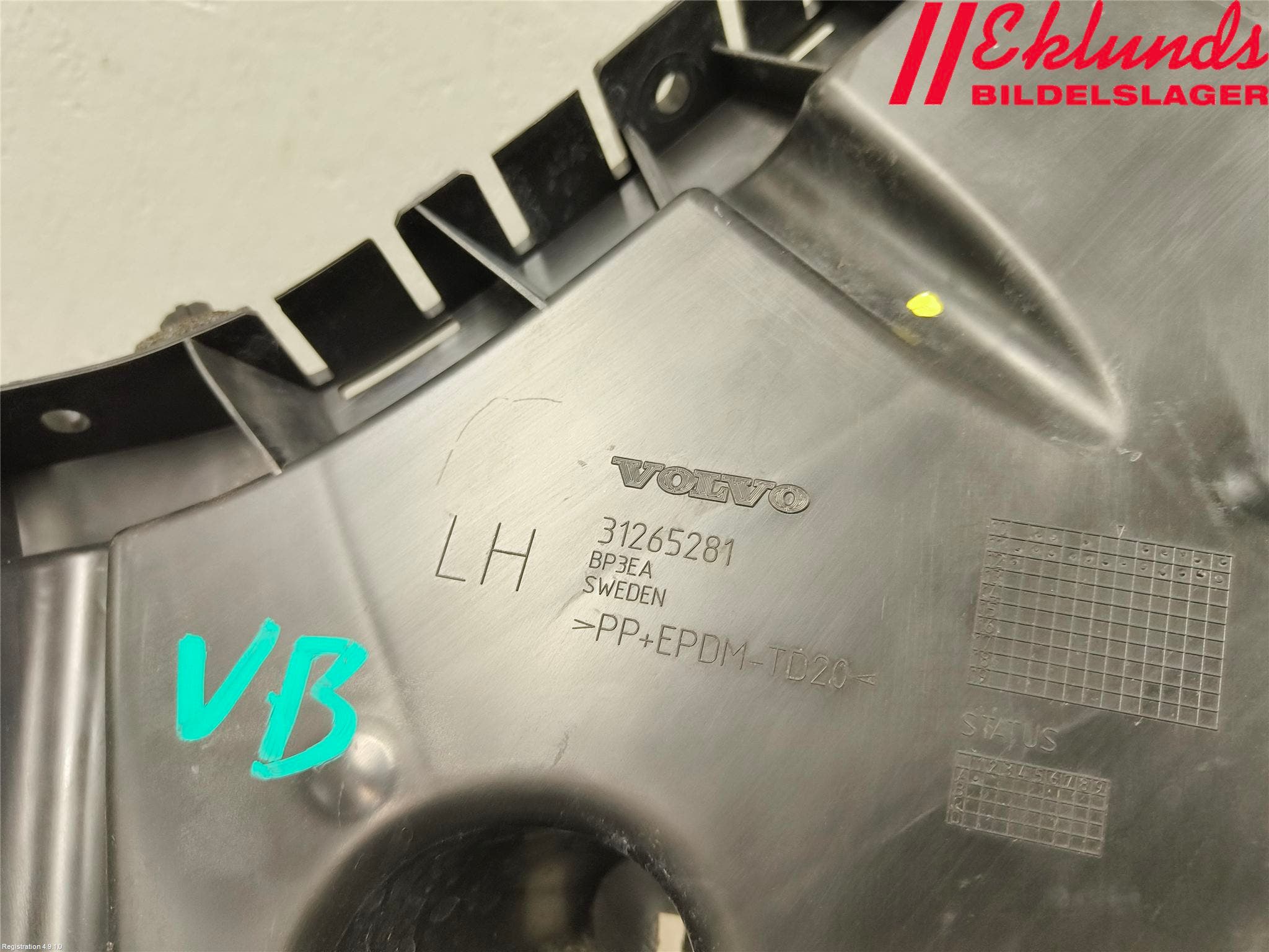 Volvo V60 11-13 Stötfångarfäste Bak Vä