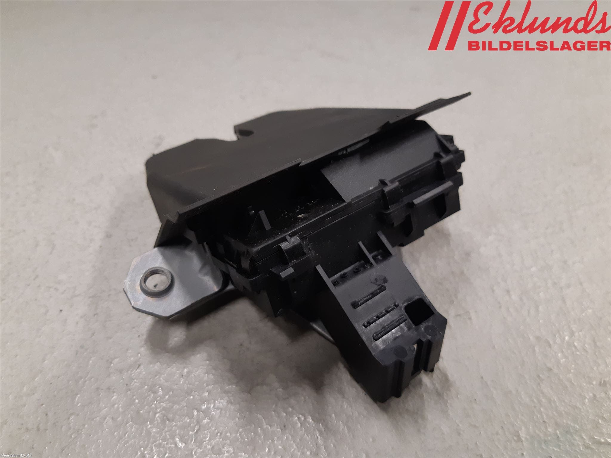 Volvo V40 CROSS COUNTRY 13-19 Låskista Baklucka