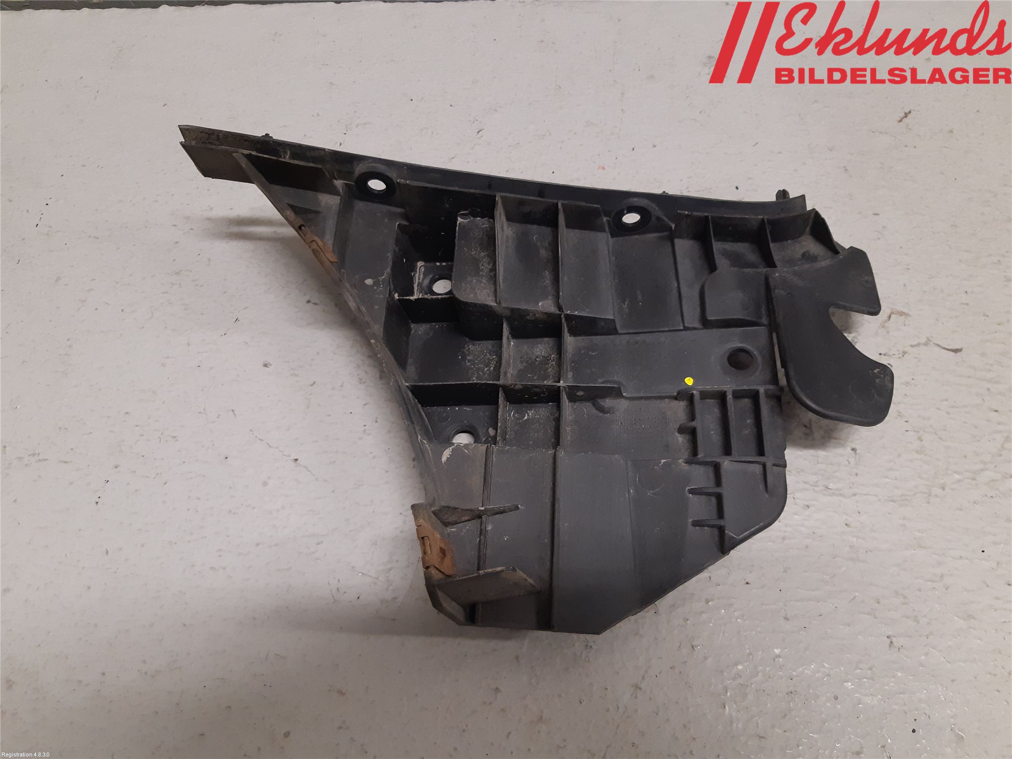 Volvo V70 08-13 Stötfångarfäste Fram Vä