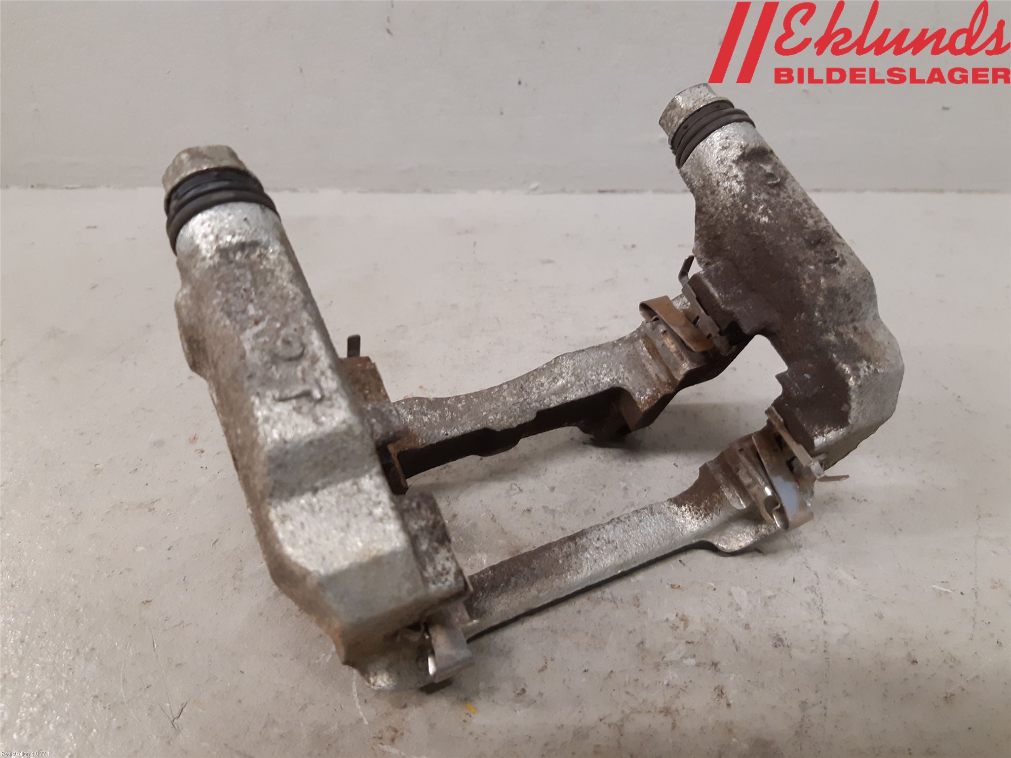 Toyota RAV4 19- Bromsokshållare