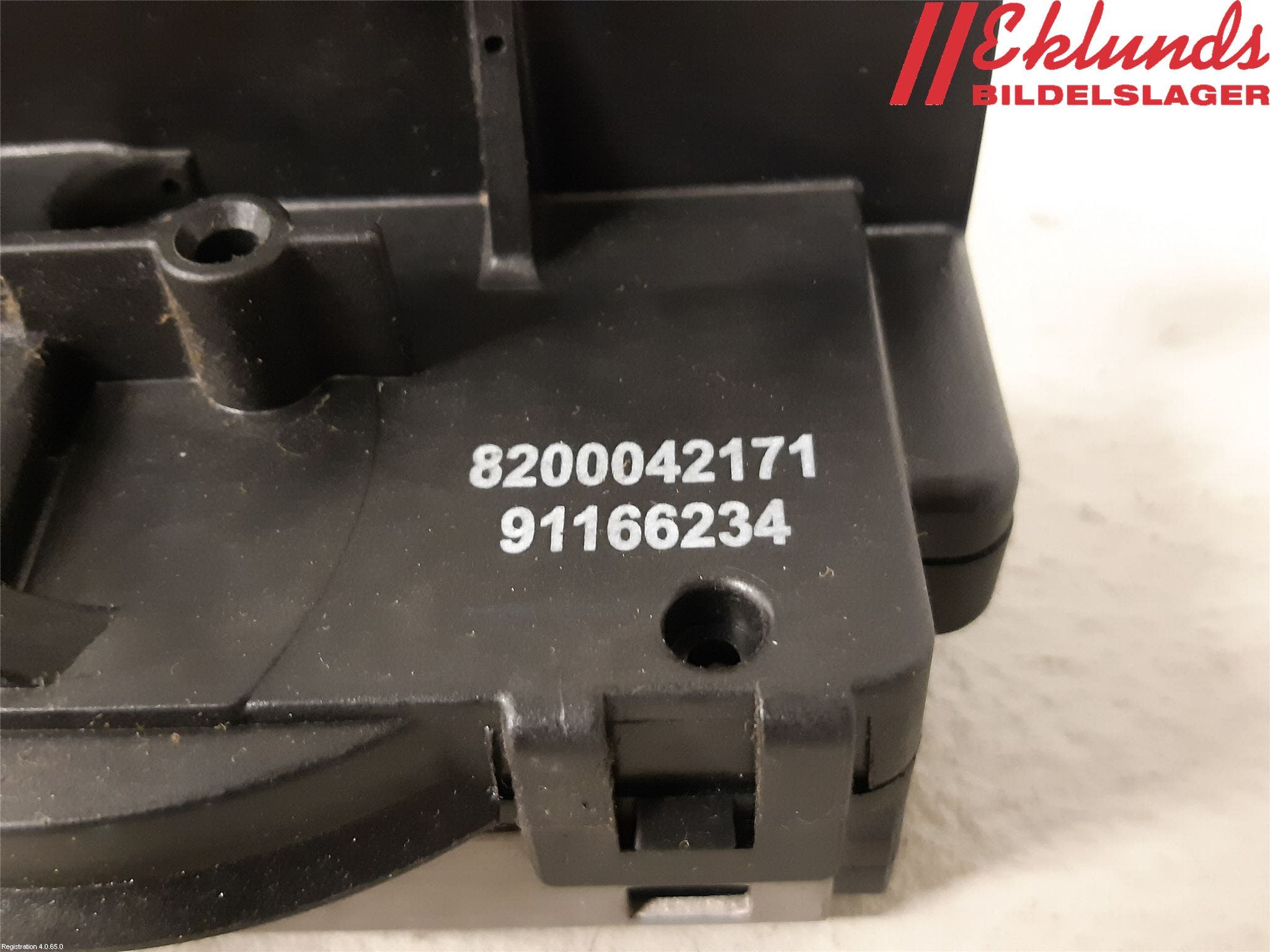 Opel VIVARO 01-14 Låskista-Dörrlås