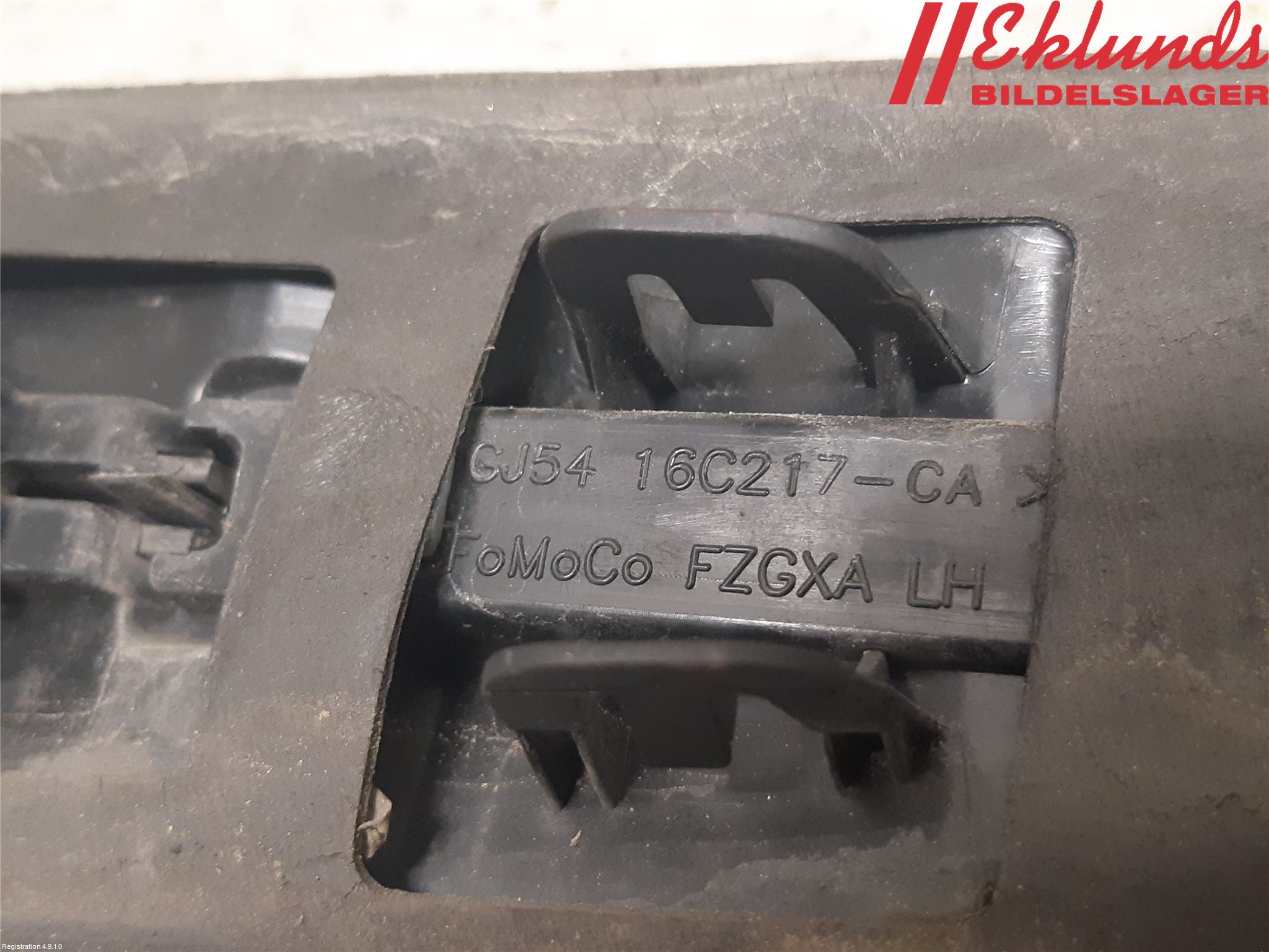 Ford KUGA 17-19 List Framskärm Vä