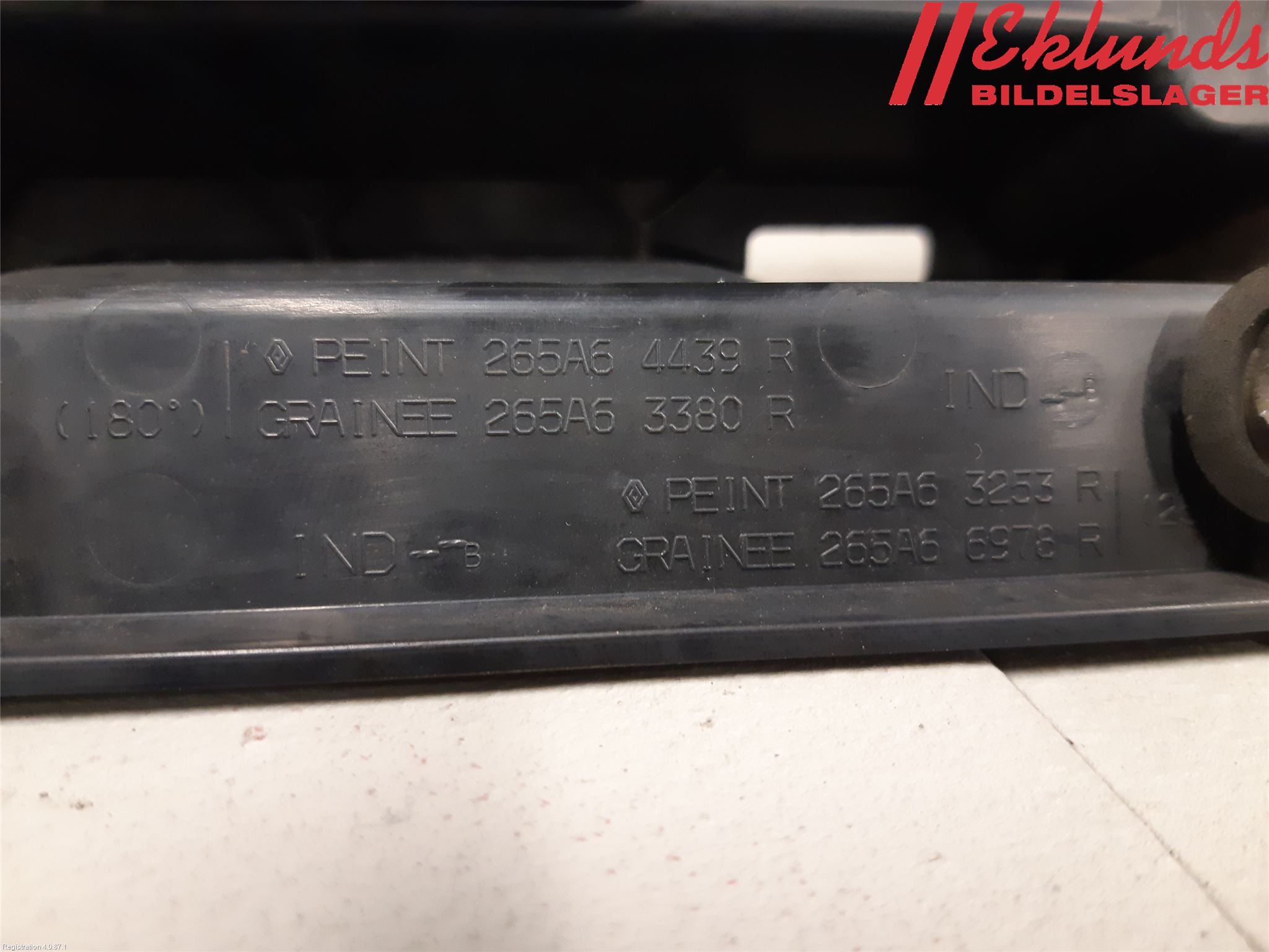 Renault TRAFIC/E-TECH 15- Bakljussarg