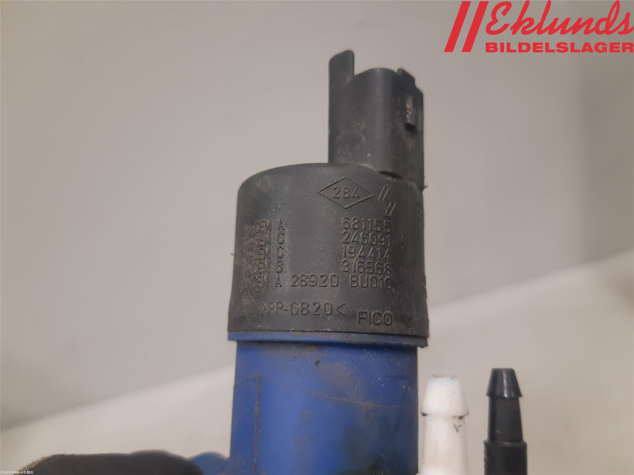 Renault CLIO III  09-12 Spolarpump Vindruta