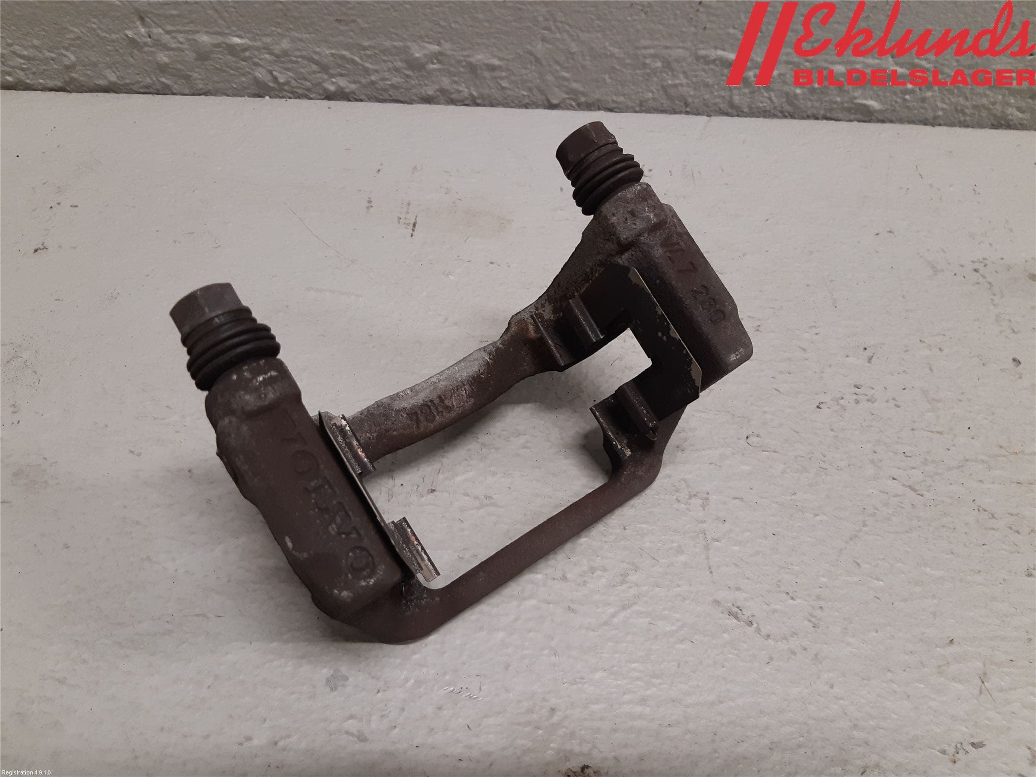 Volvo XC40/RECHARGE 18- Bromsokshållare