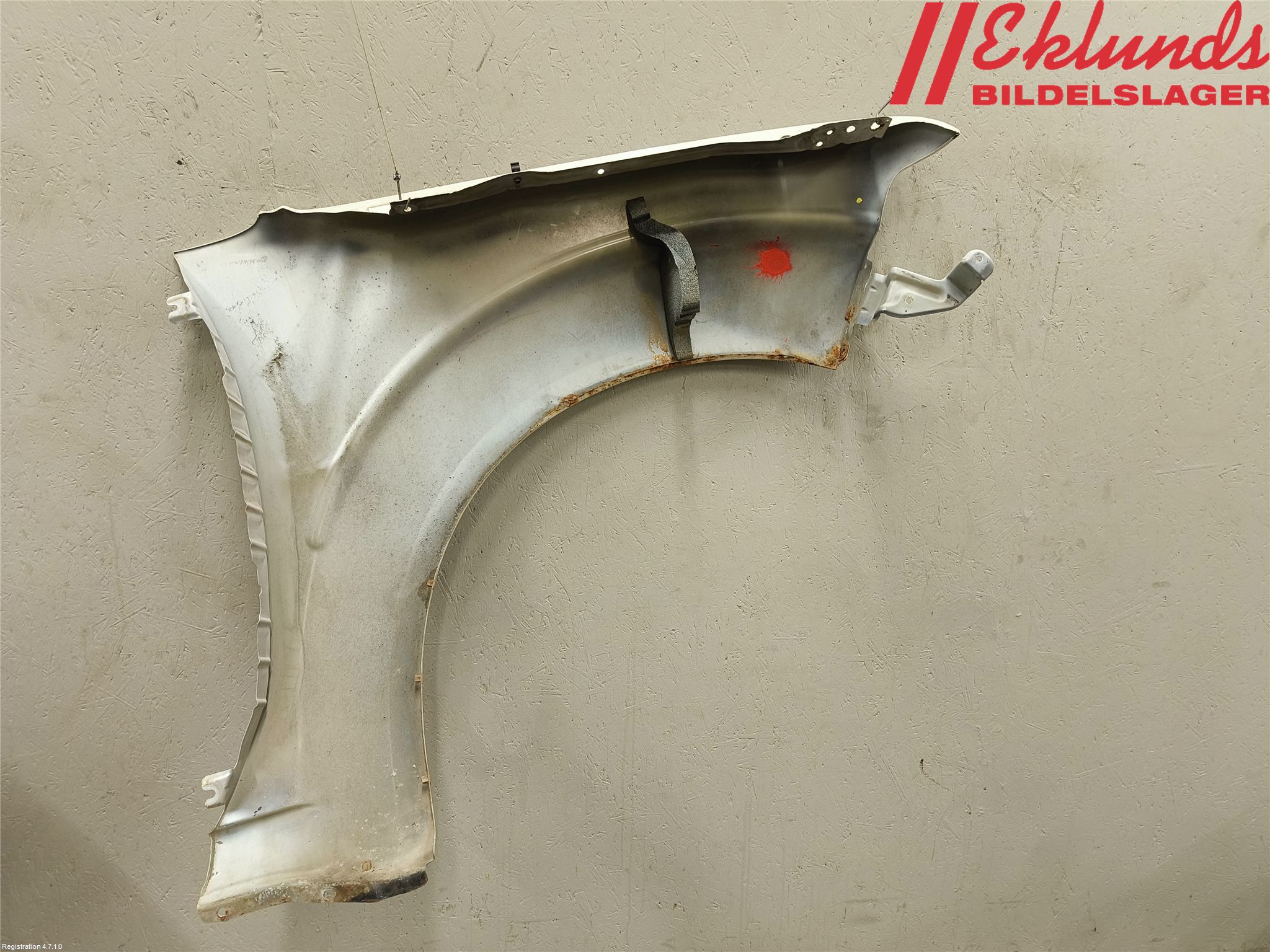 Nissan NAVARA 05-16 Skärm Fram Vänster