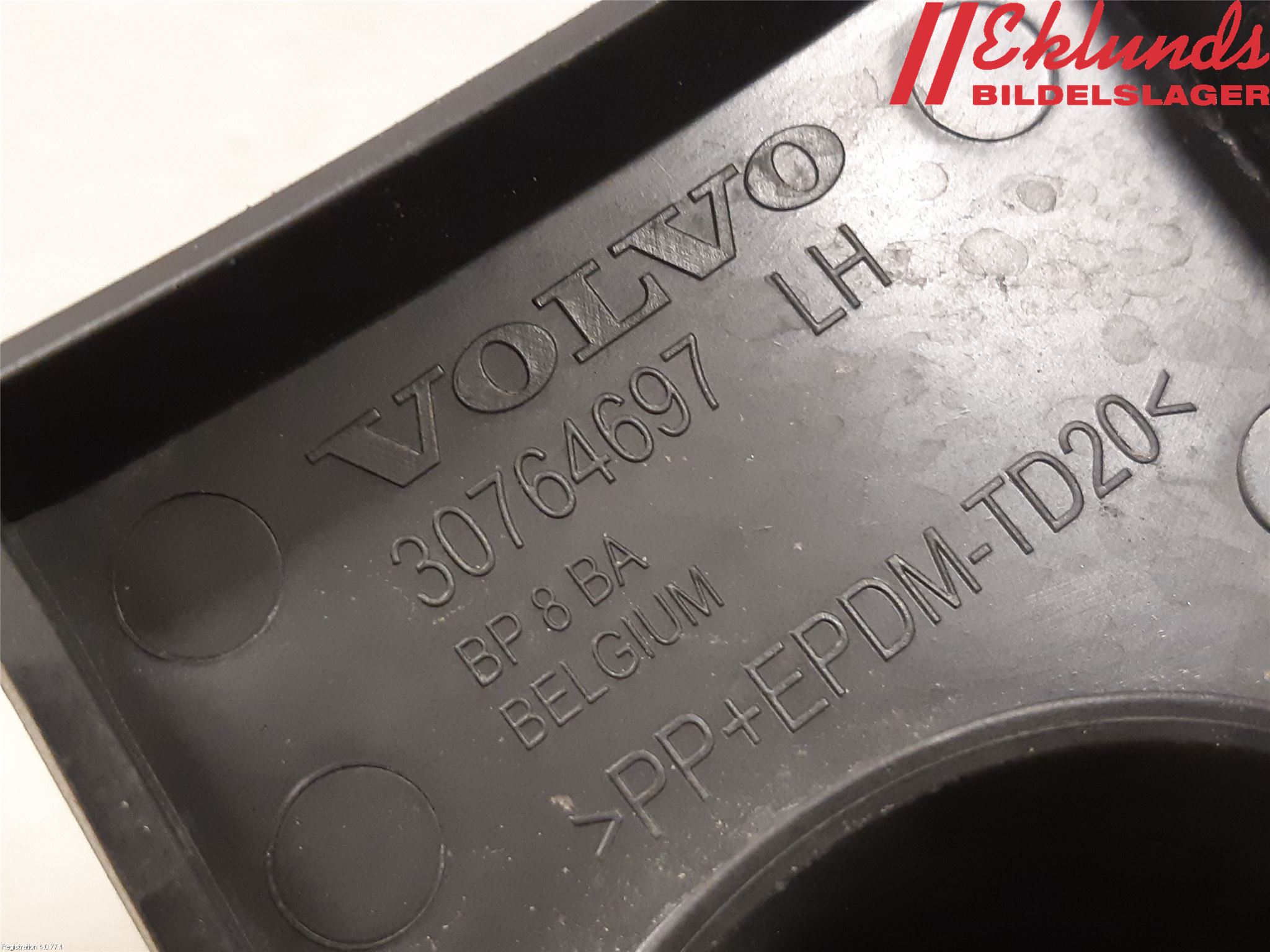 Volvo XC60 09-13 Stötfångarfäste Bak Vä