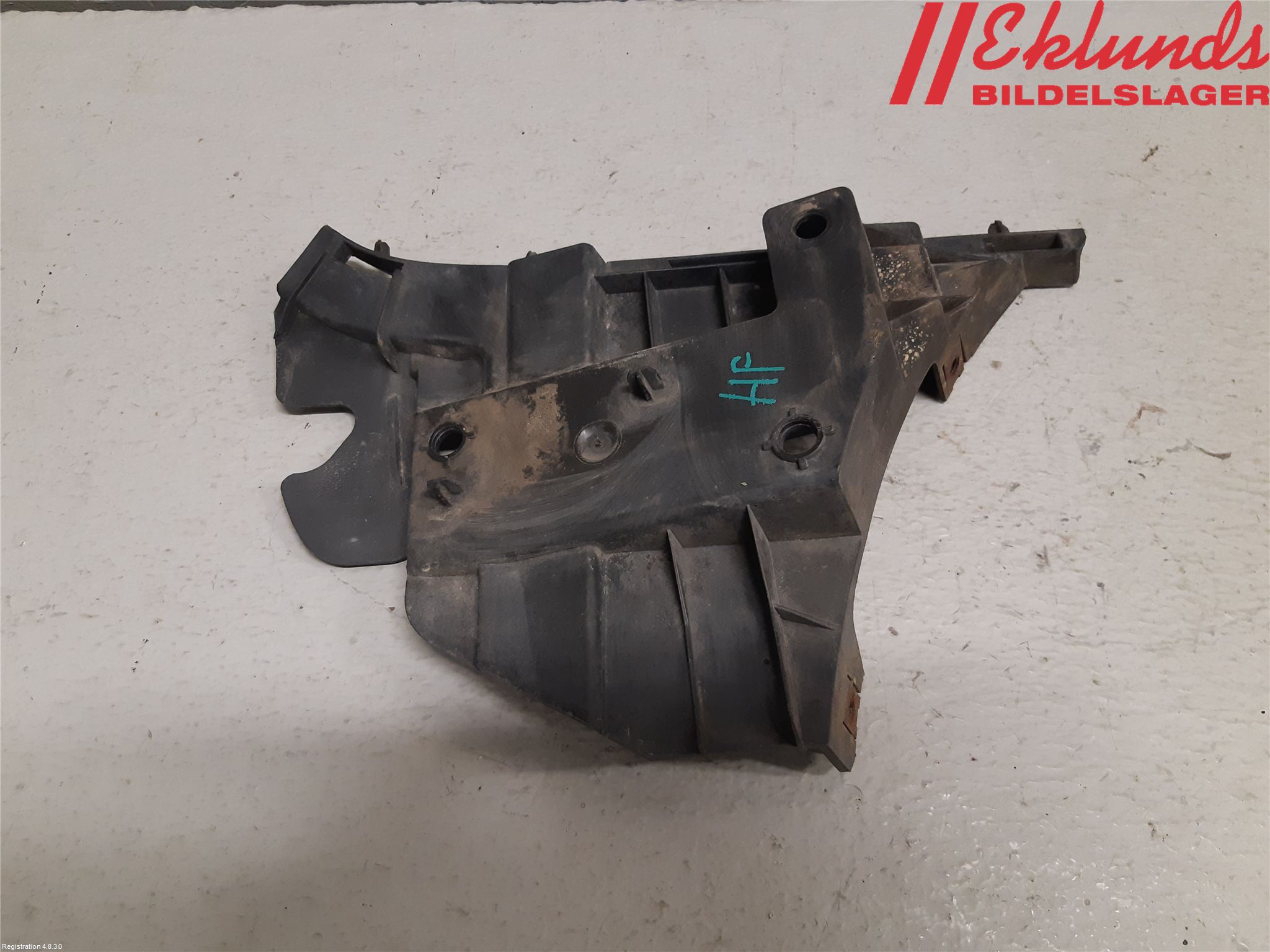 Volvo V70 08-13 Stötfångarfäste Fram Hö